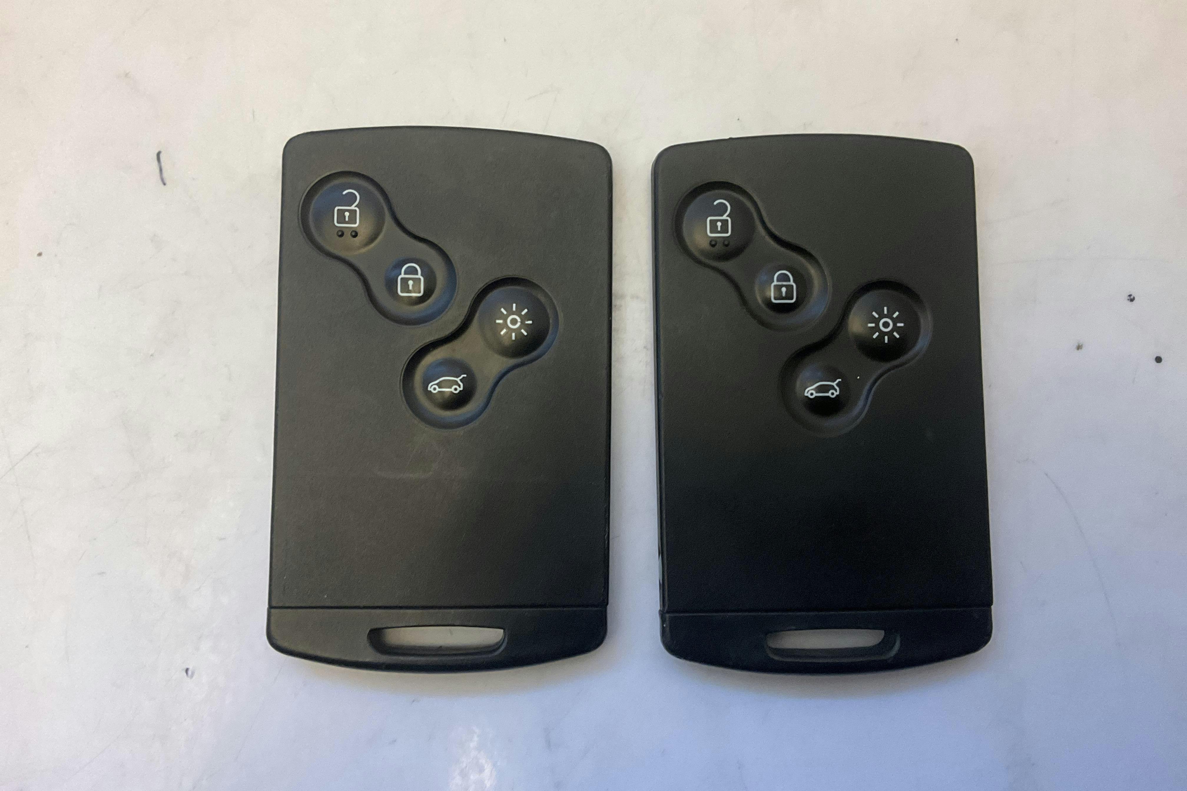 Presentation photo 13 of 13: Renault Clio IV 0.9 TCe 90 5dr (90hk) - 101 140 km - Manual - gray - 2013