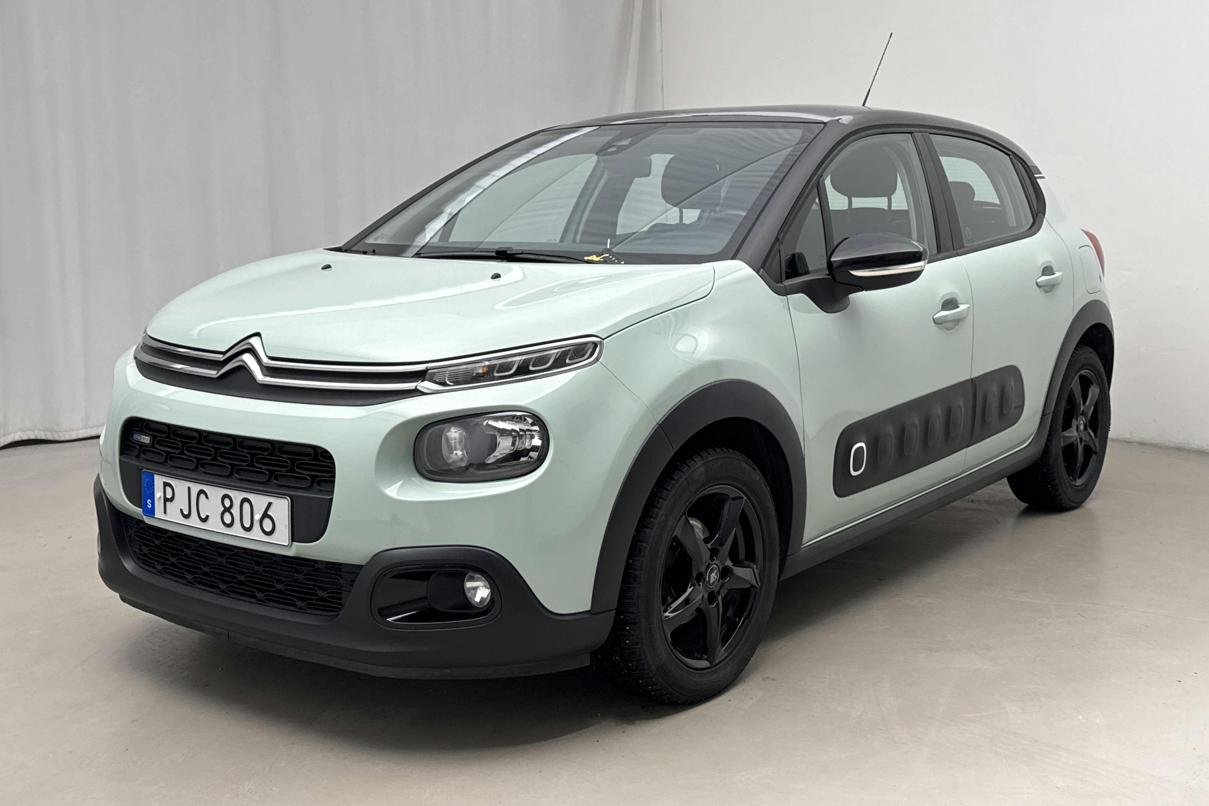 Presentation photo 1 of 13: Citroën C3 PureTech (82hk) - 63 970 km - Manual - green - 2017