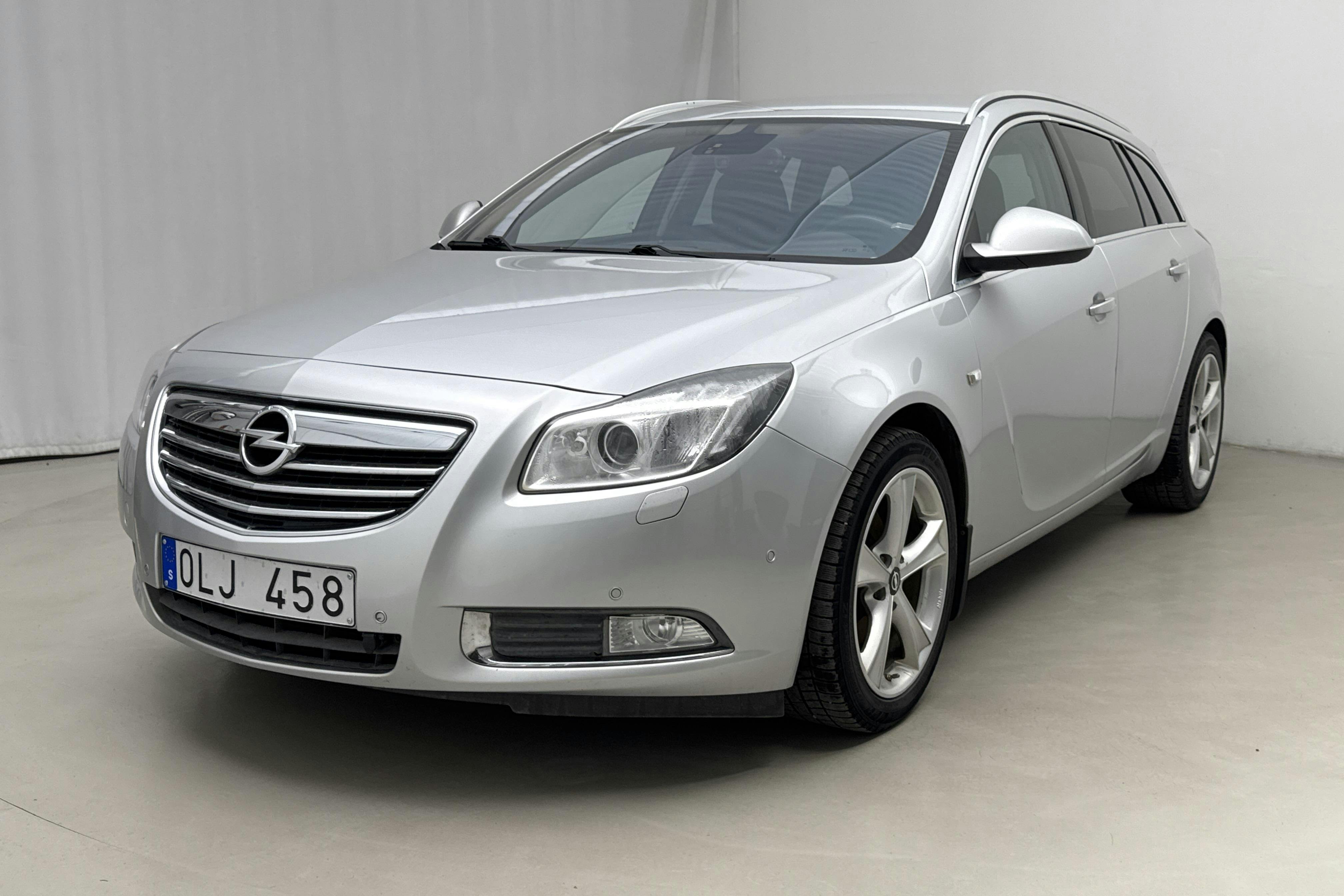 Opel Insignia 2.0 Turbo E85 Sports Tourer (220hk) - 14 443 mil - Manuell - silver - 2011