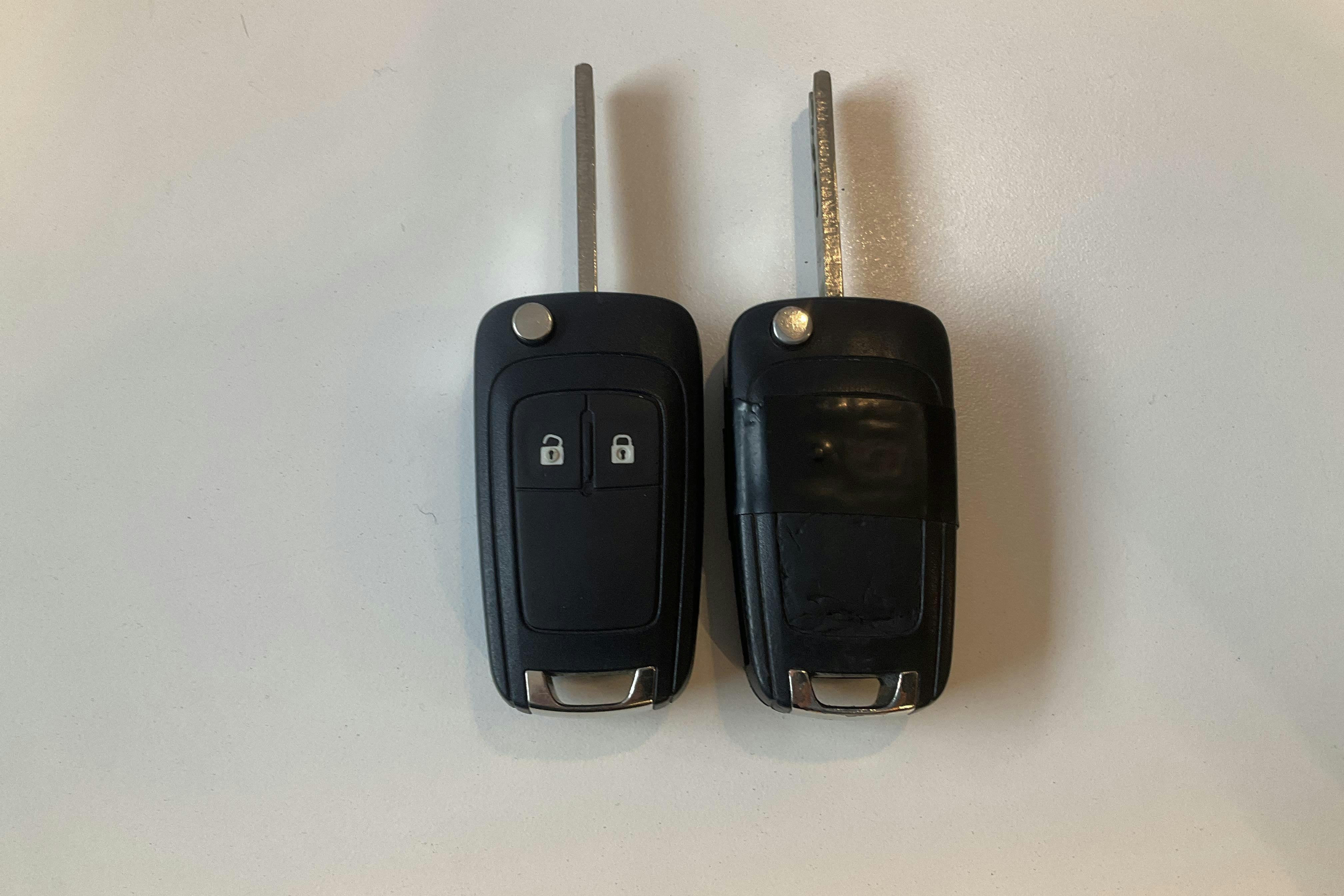 Esittelykuva 14 osoitteesta 14: Opel Insignia 2.0 Turbo E85 Sports Tourer (220hk) - 144 430 km - Manuaalinen - hopea - 2011