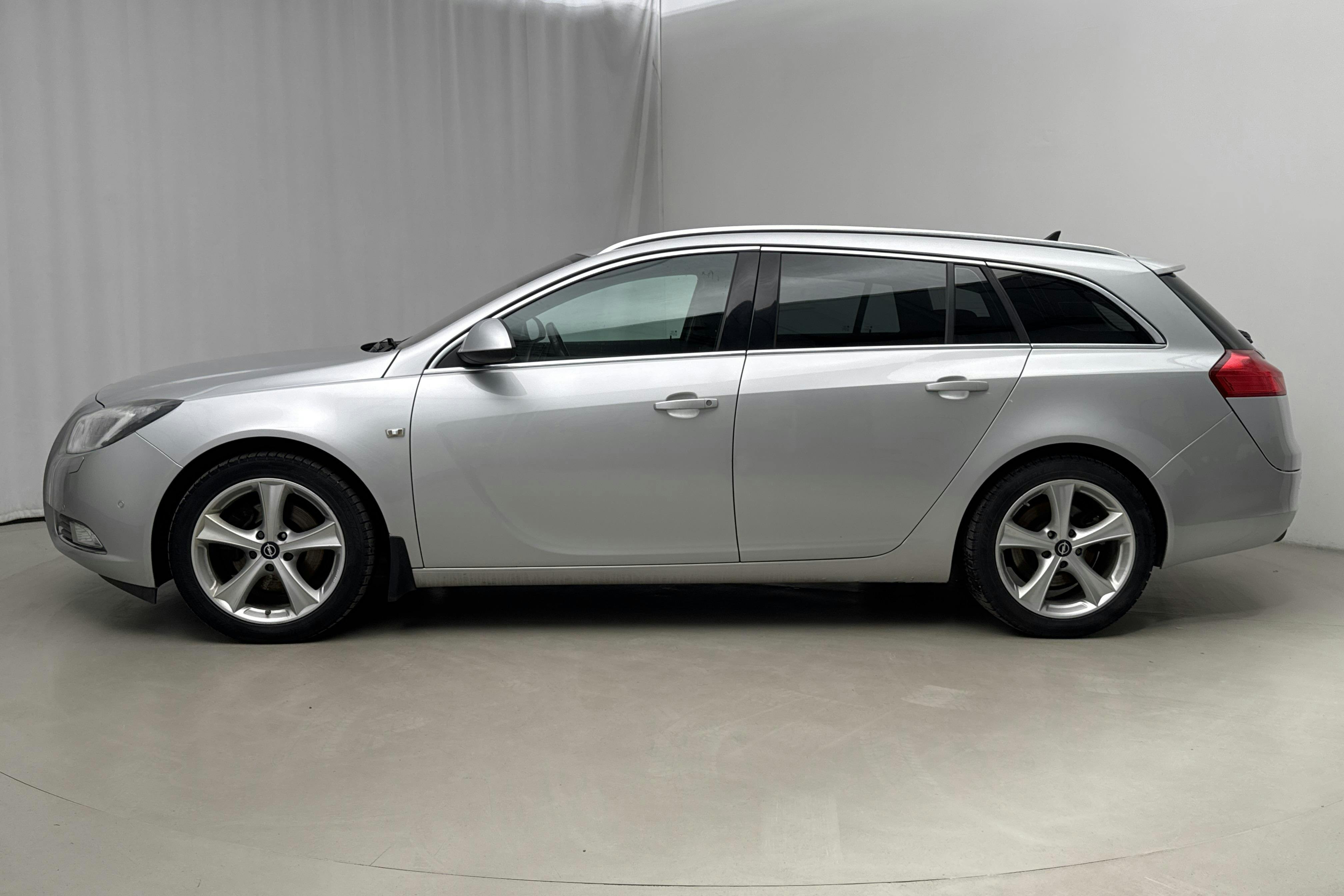 Esittelykuva 2 osoitteesta 14: Opel Insignia 2.0 Turbo E85 Sports Tourer (220hk) - 144 430 km - Manuaalinen - hopea - 2011