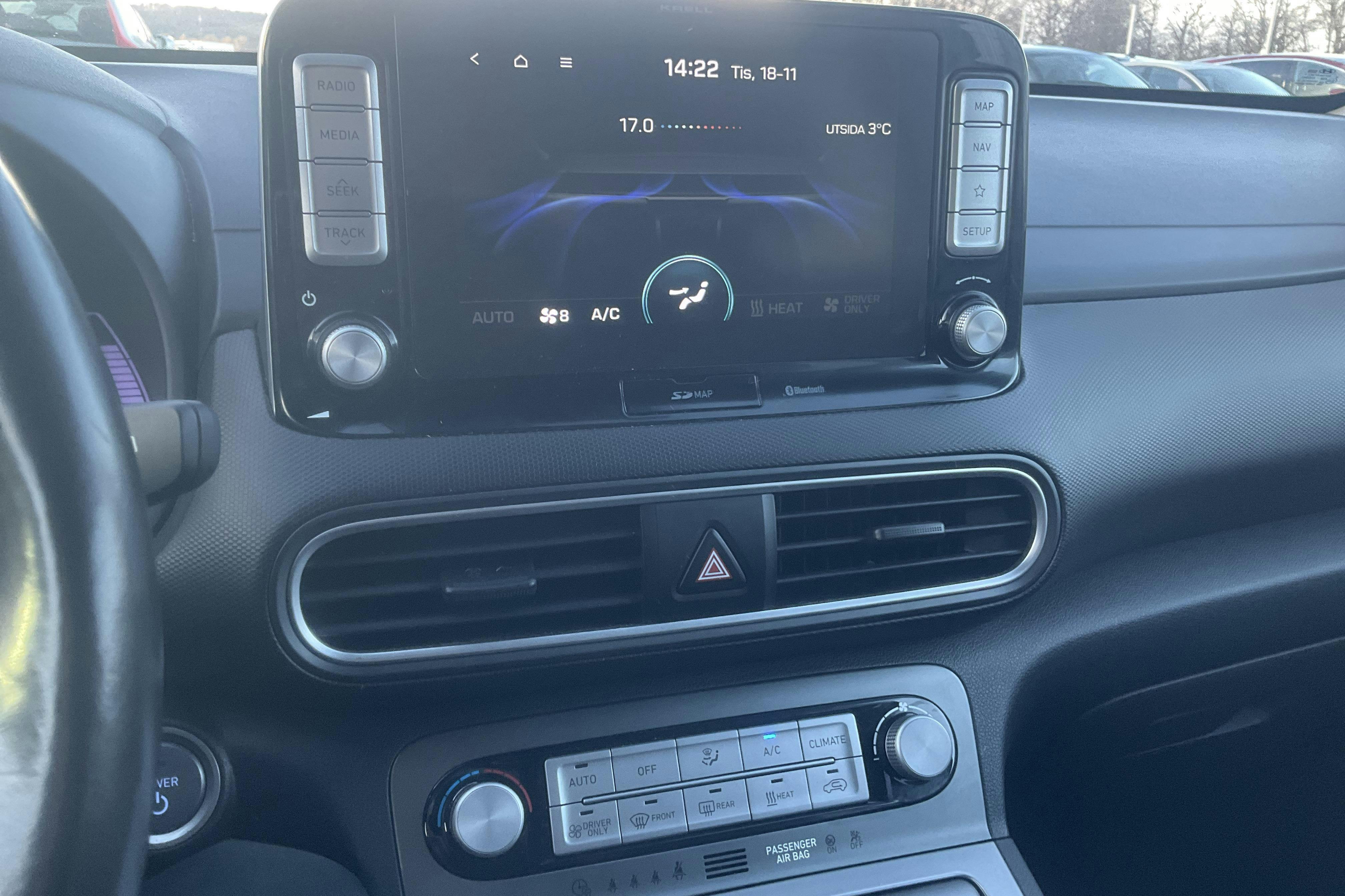 Presentation photo 18 of 18: Hyundai Kona Electric Long Range 64kWh (204hk) - 139 300 km - Automatic - red - 2019