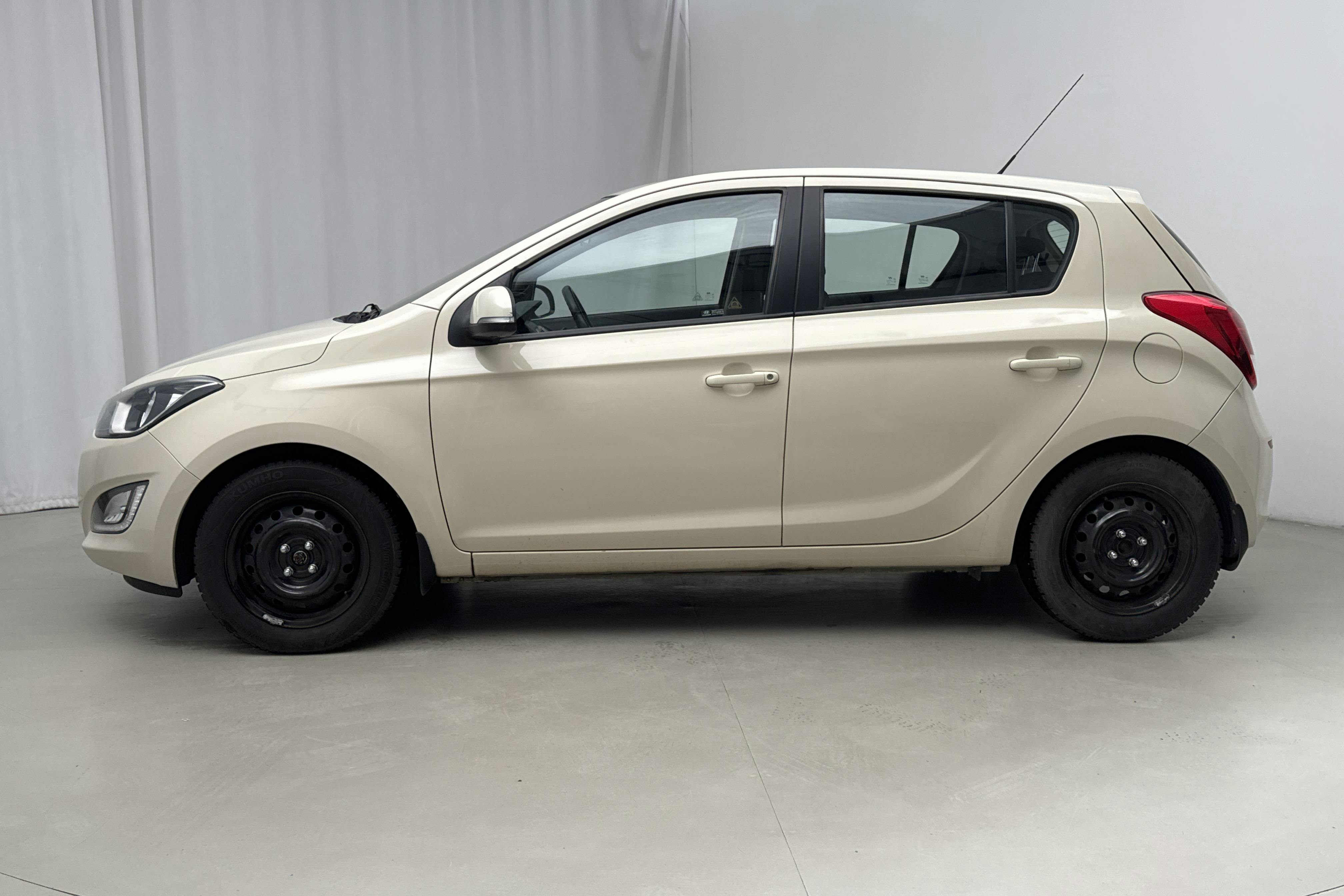 Presentation photo 2 of 13: Hyundai i20 1.2 (85hk) - 79 930 km - Manual - Light Grey - 2014