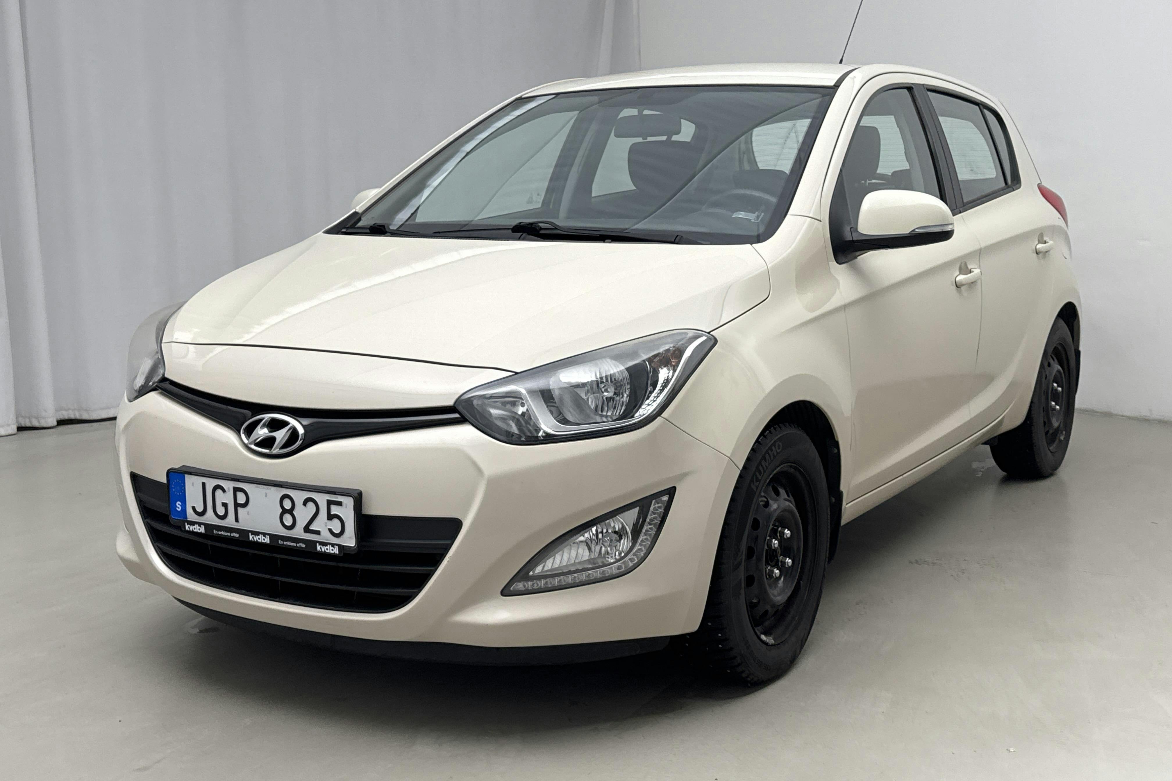 Presentation photo 1 of 13: Hyundai i20 1.2 (85hk) - 79 930 km - Manual - Light Grey - 2014