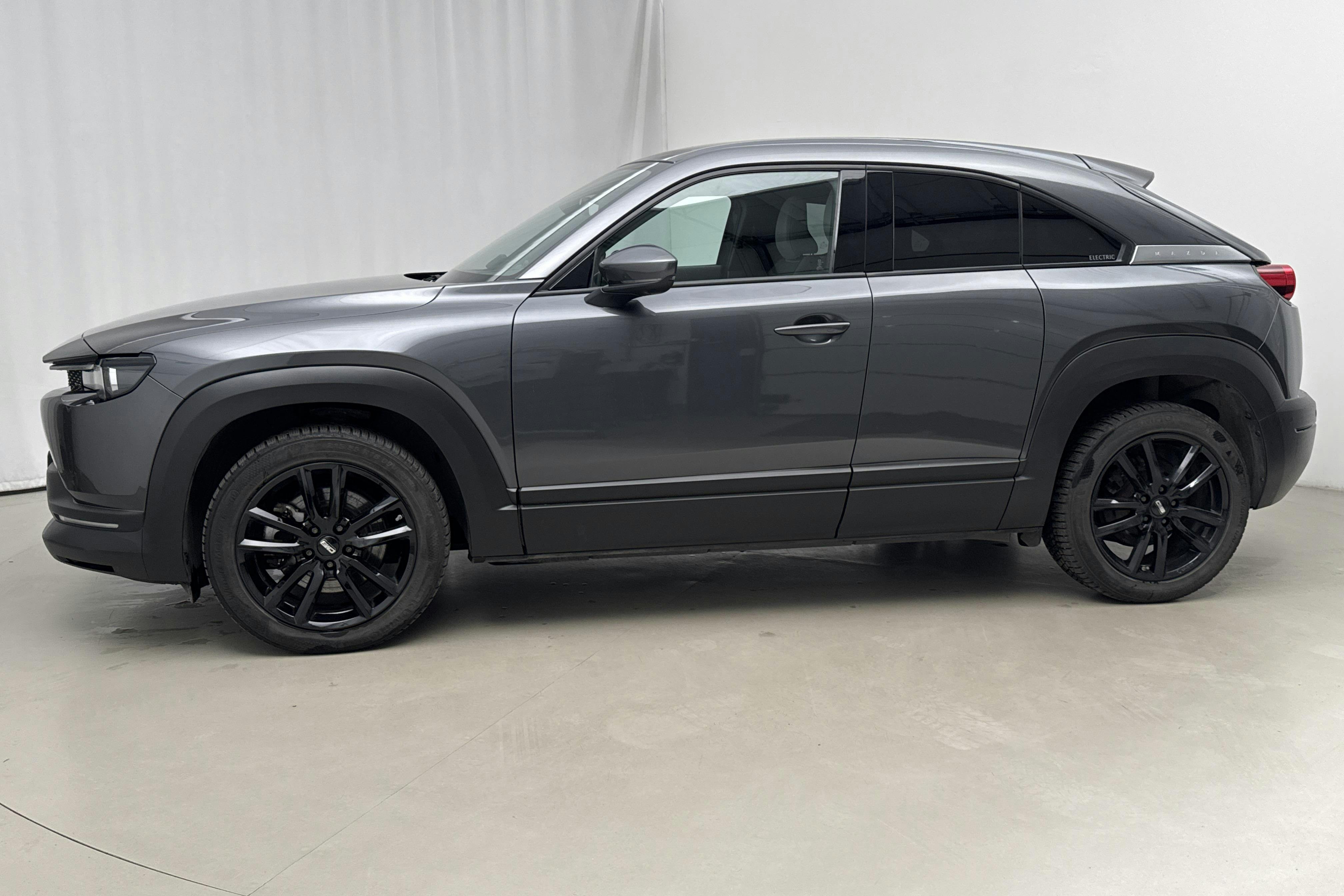 Presentation photo 2 of 21: Mazda MX-30 e-Skyactiv (145hk) - 72 360 km - Automatic - gray - 2020