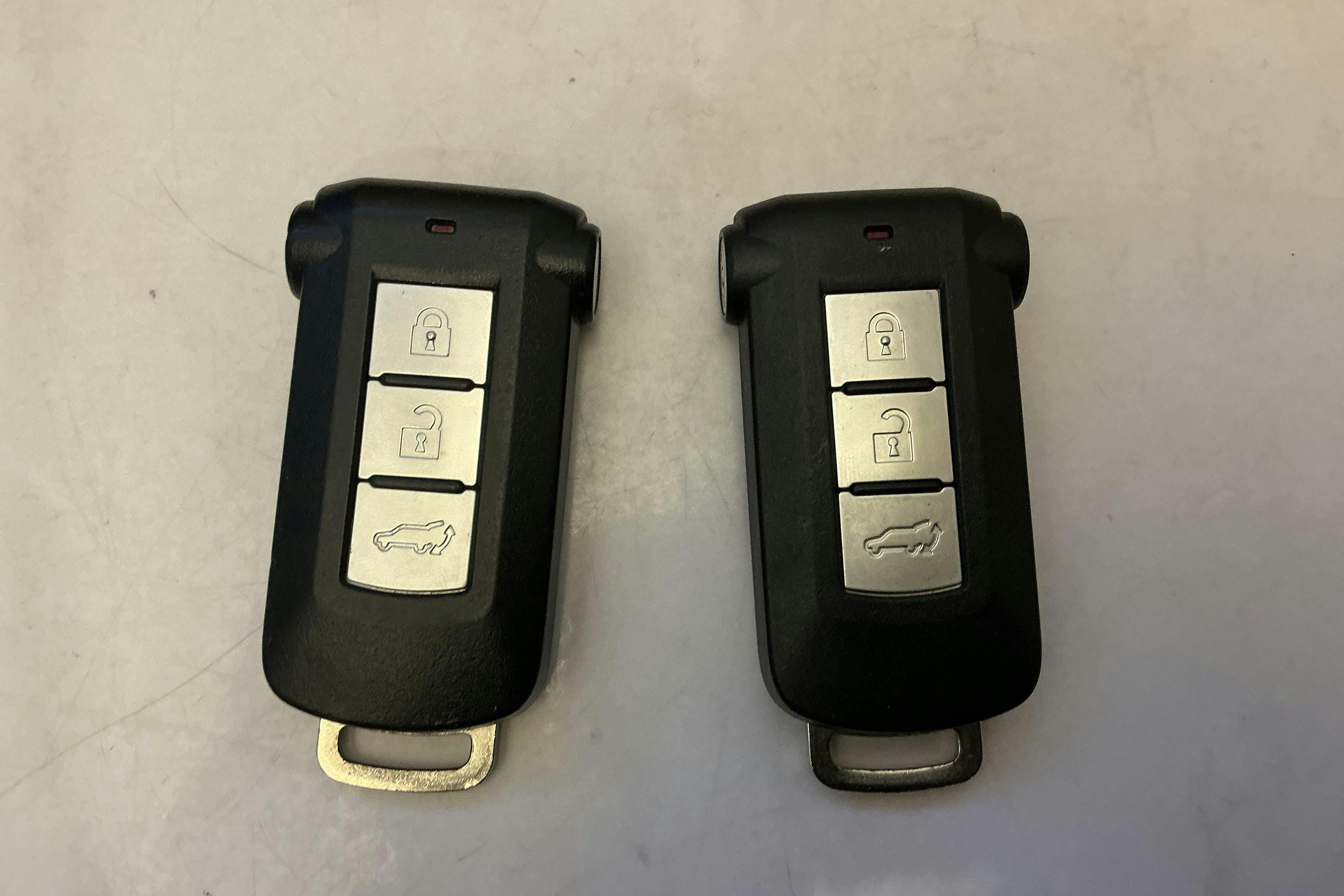 Zdjęcie prezentacyjne 15 z 15: Mitsubishi Outlander 2.4 Plug-in Hybrid 4WD (136hk) - 96 520 km - Automatyczna - szary - 2020