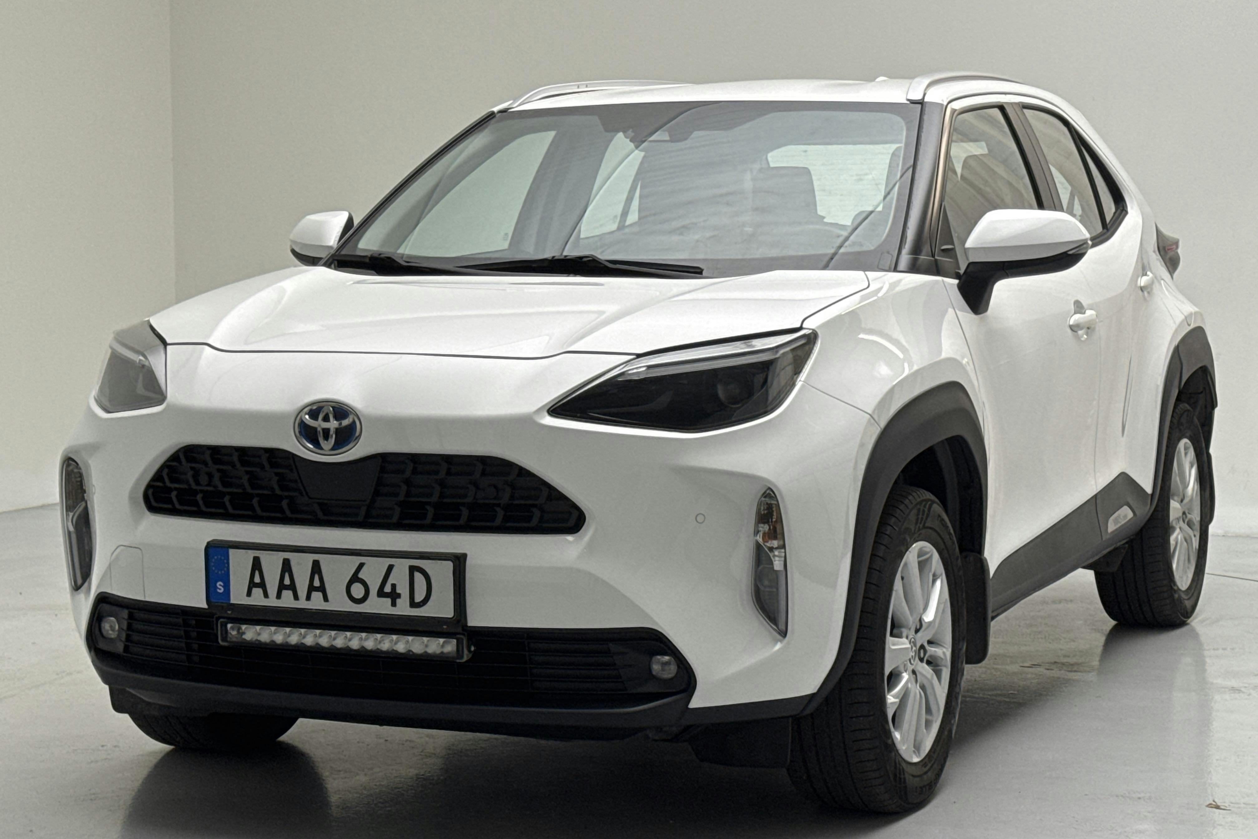 Presentation photo 1 of 13: Toyota Yaris Cross 1.5 Hybrid AWD (116hk) - 152 110 km - Automatic - white - 2022