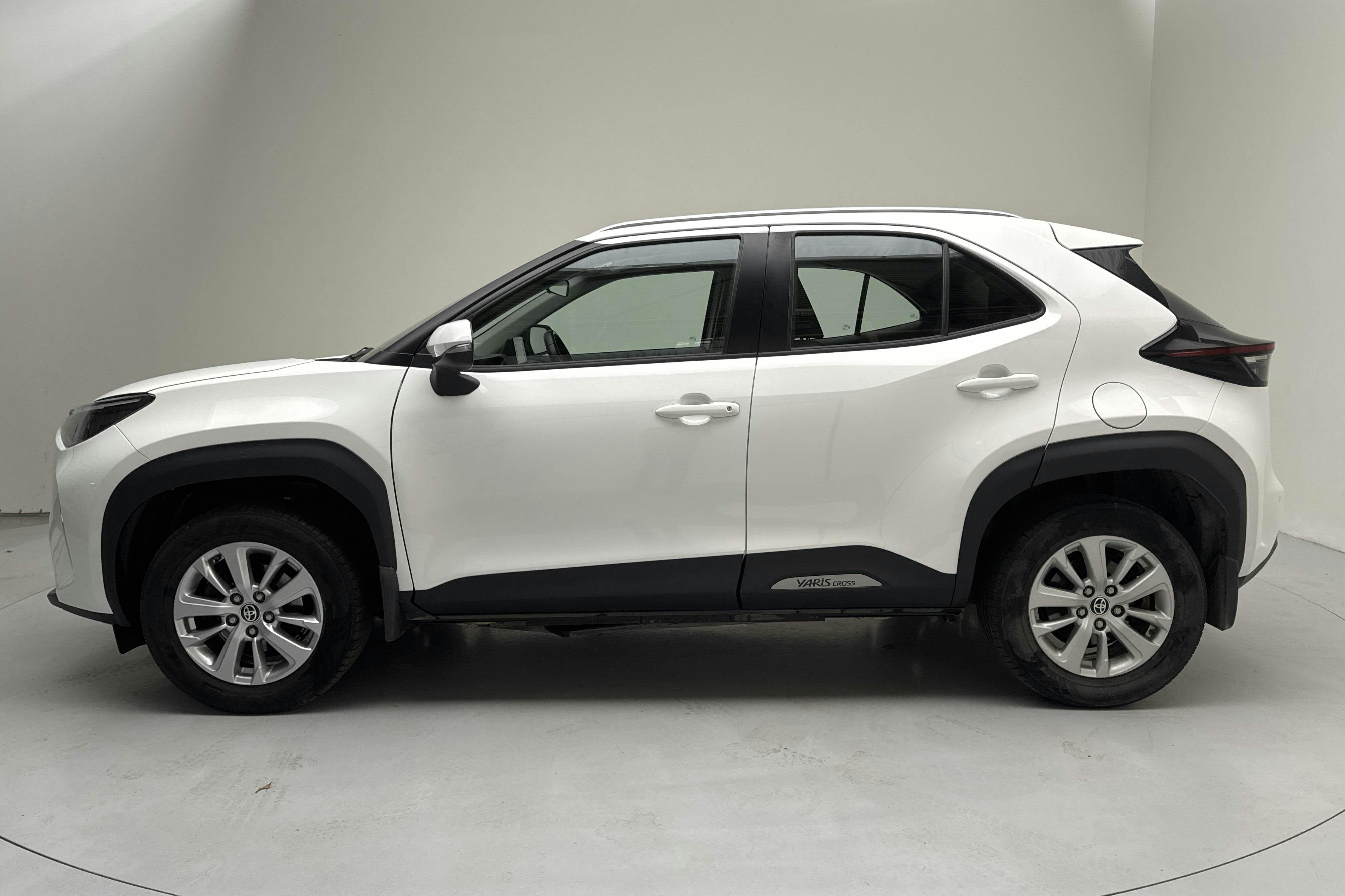 Presentation photo 2 of 13: Toyota Yaris Cross 1.5 Hybrid AWD (116hk) - 152 110 km - Automatic - white - 2022