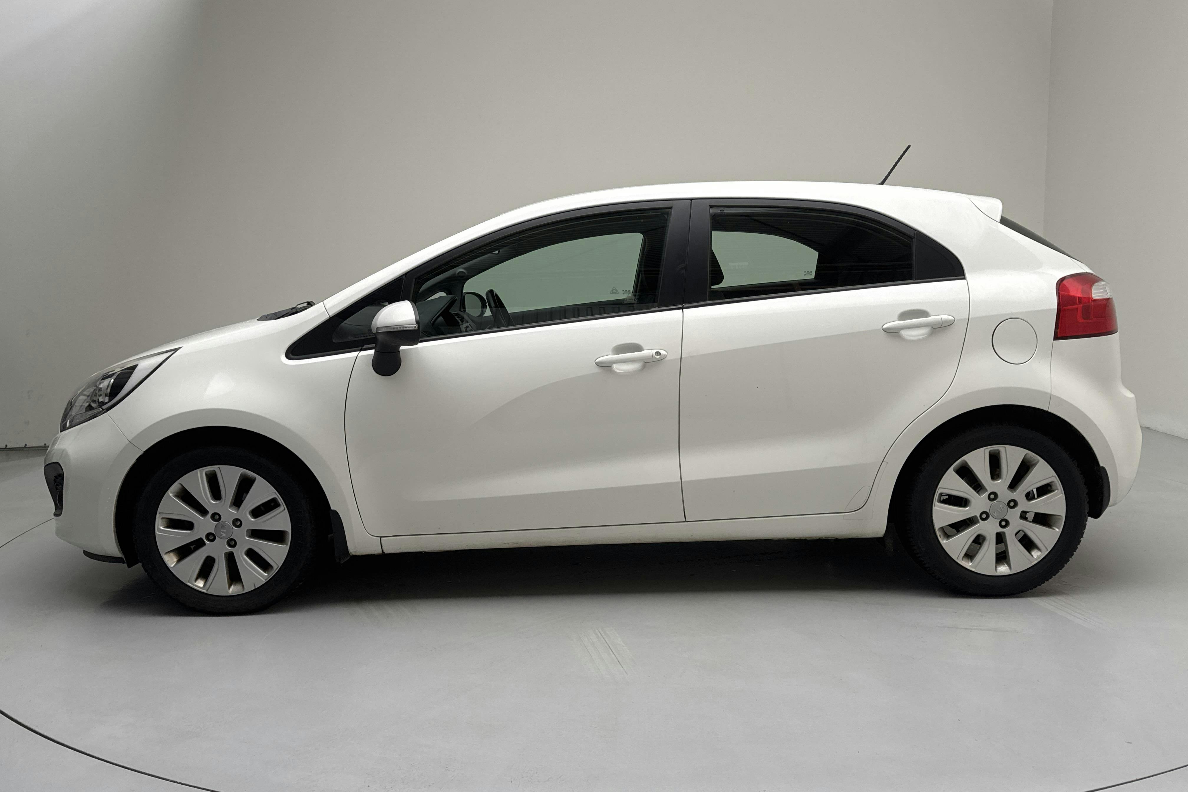 Presentation photo 2 of 11: KIA Rio 1.2 (85hk) - 128 250 km - Manual - white - 2014