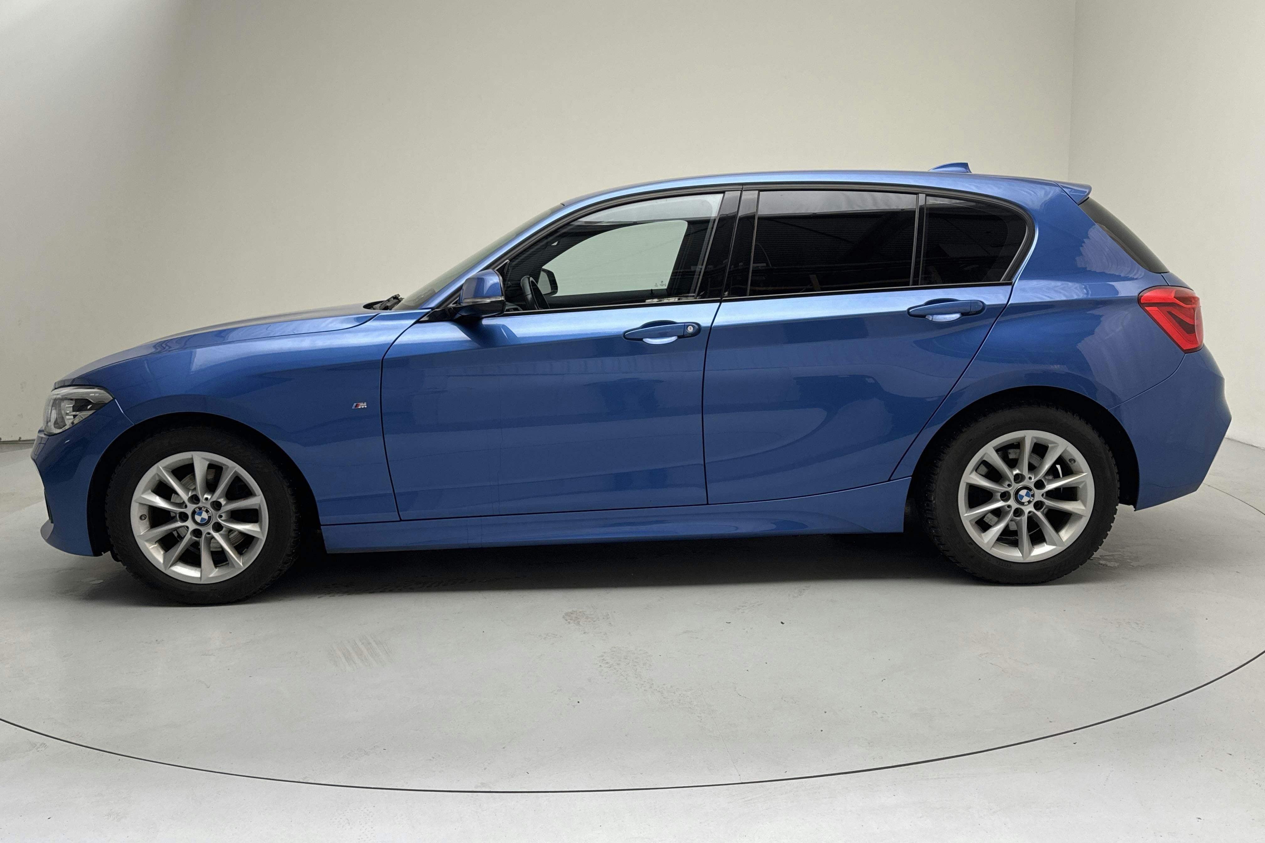 Presentation photo 2 of 12: BMW 118i 5dr, F20 (136hk) - 92 450 km - Manual - blue - 2019