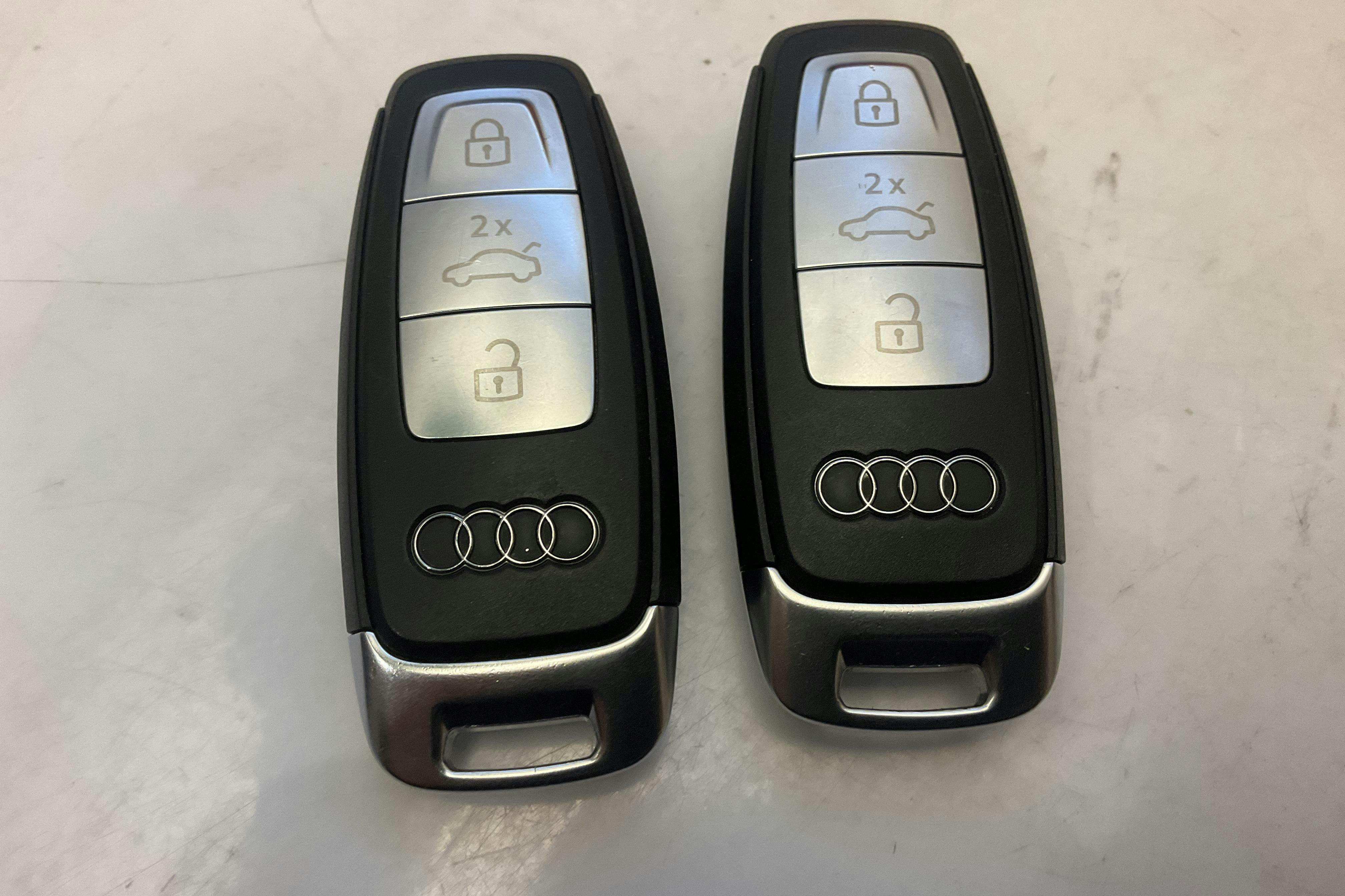 Presentation photo 16 of 16: Audi Q4 50 e-tron quattro 77kWh (299hk) - 46 130 km - Automatic - gray - 2023