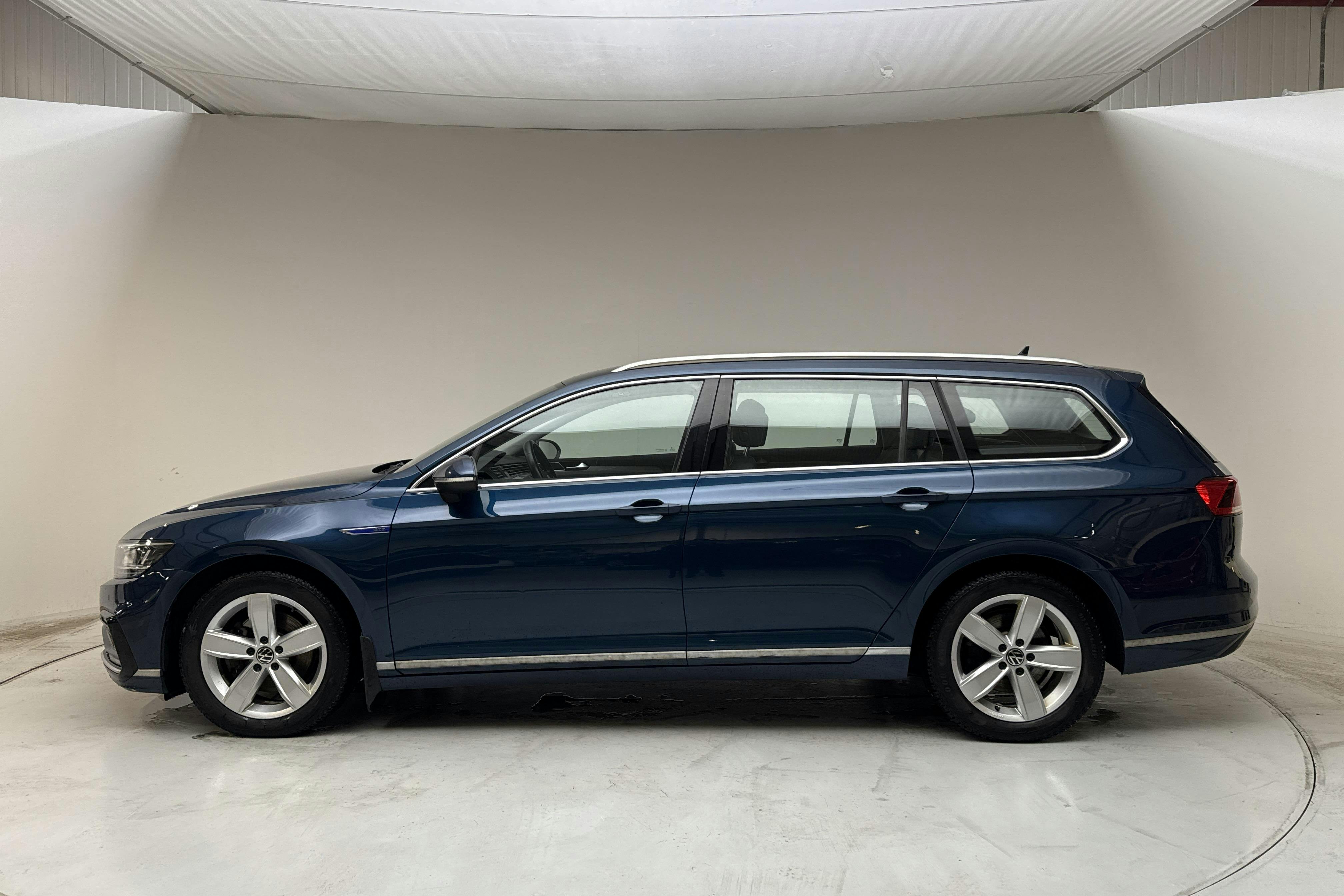 Presentation photo 2 of 16: VW Passat 1.4 GTE Sportscombi (218hk) - 86 520 km - Automatic - blue - 2023