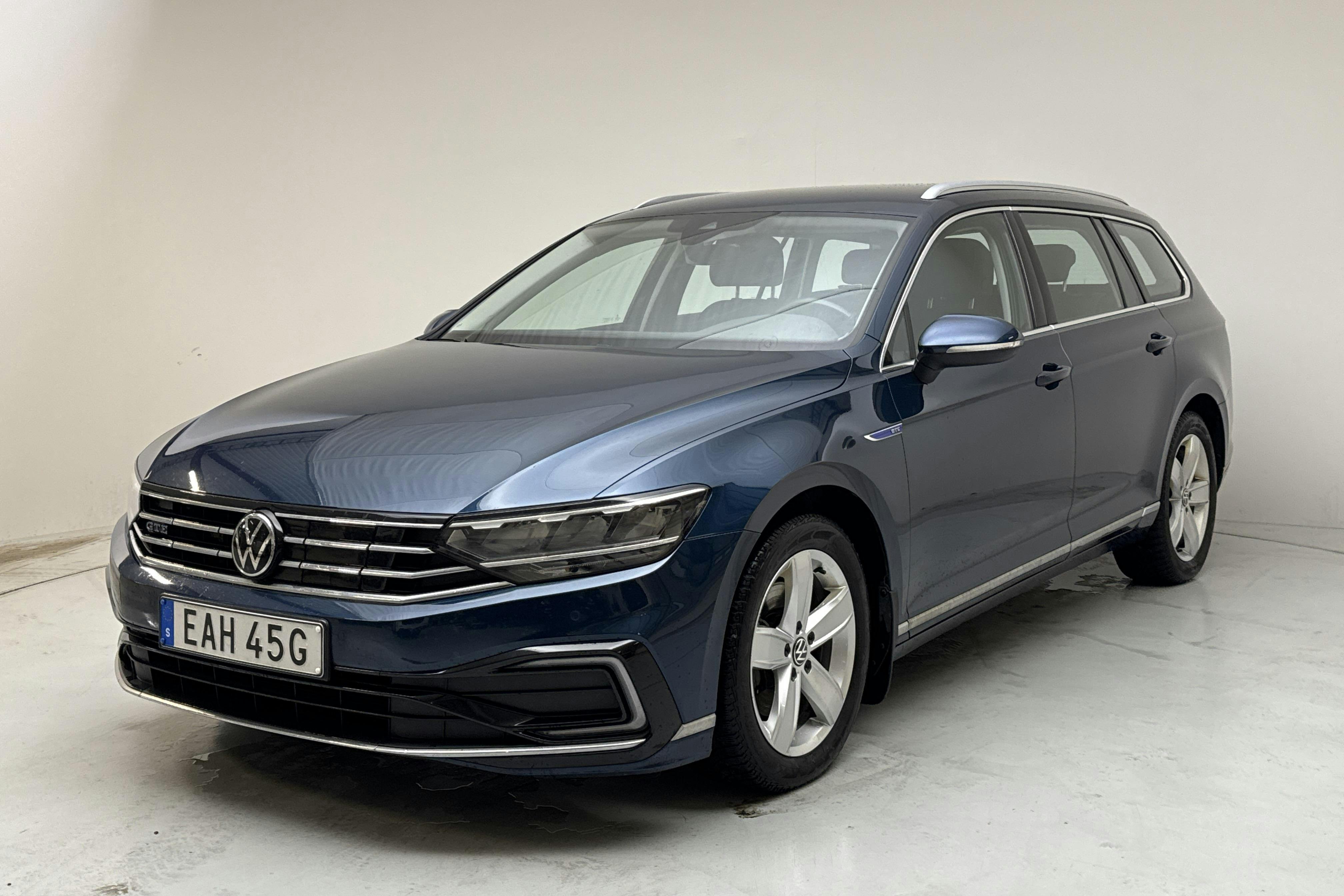 Presentation photo 1 of 16: VW Passat 1.4 GTE Sportscombi (218hk) - 86 520 km - Automatic - blue - 2023