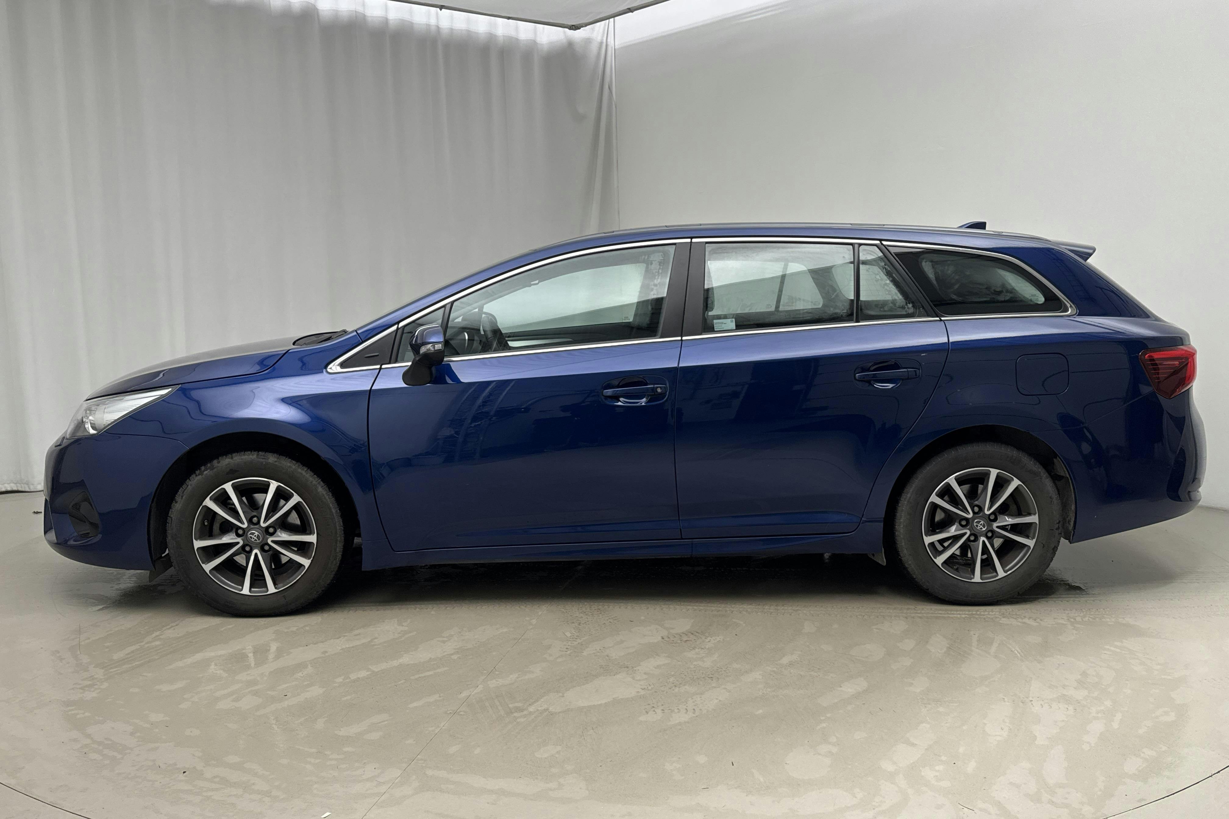 Presentation photo 2 of 13: Toyota Avensis 1.8 Touring Sports (147hk) - 60 010 km - Automatic - Dark Blue - 2017