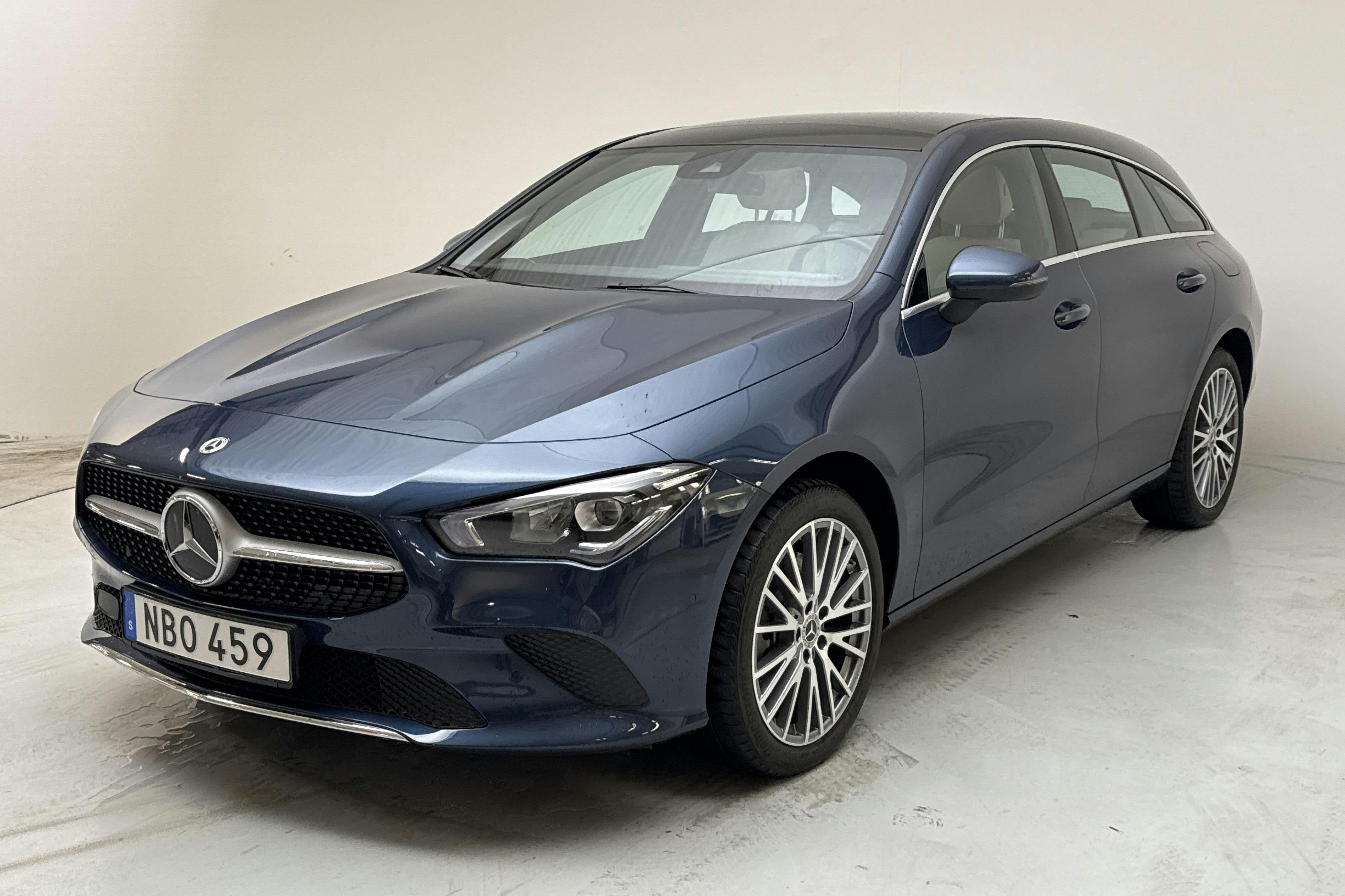 Presentationsfoto 1 av 16: Mercedes CLA 250 e Shooting Brake X118 (218hk) - 5 485 mil - Automat - blå - 2023