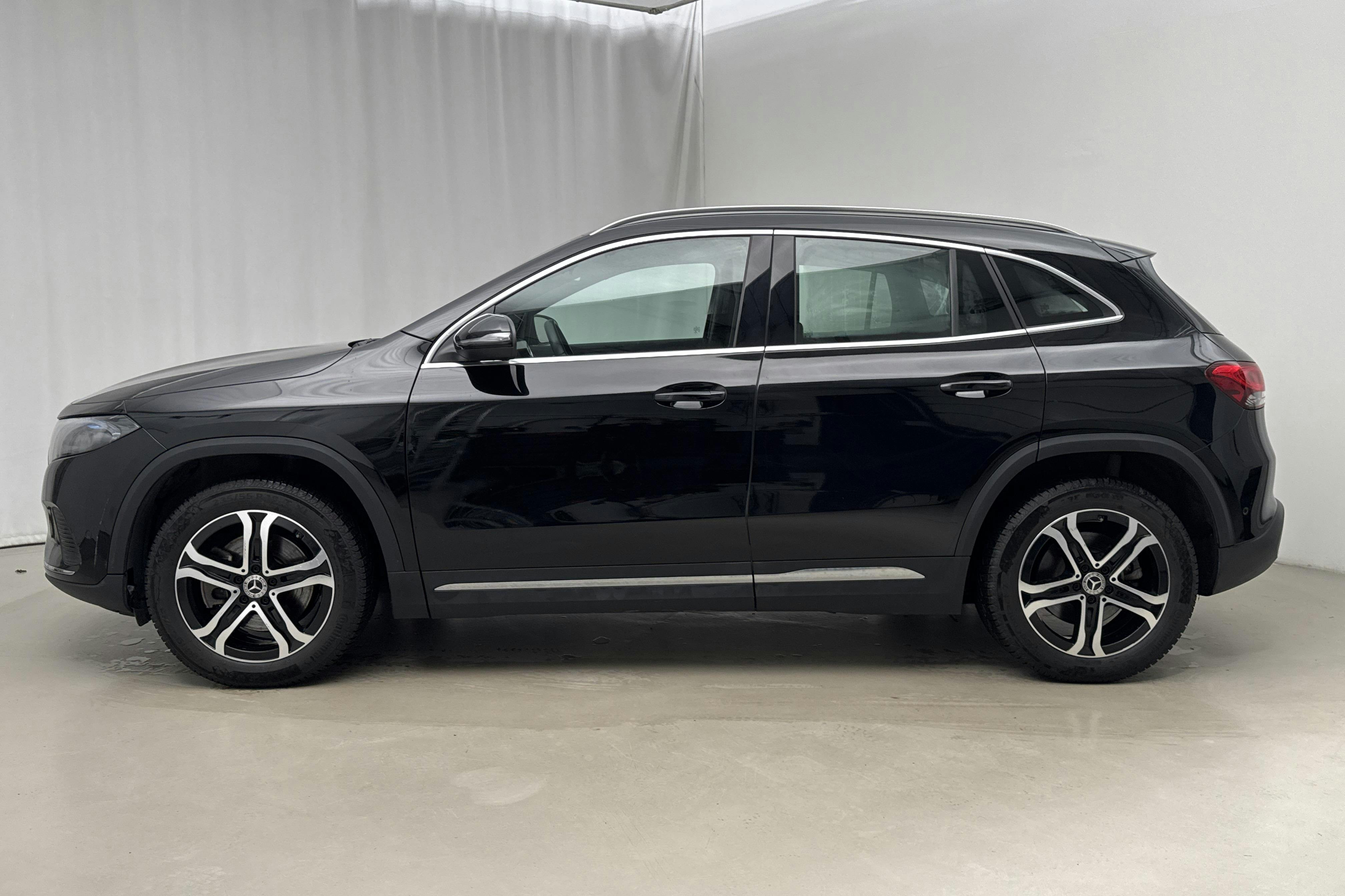Presentation photo 2 of 18: Mercedes EQA 300 4Matic H243 (228hk) - 36 570 km - Automatic - black - 2023