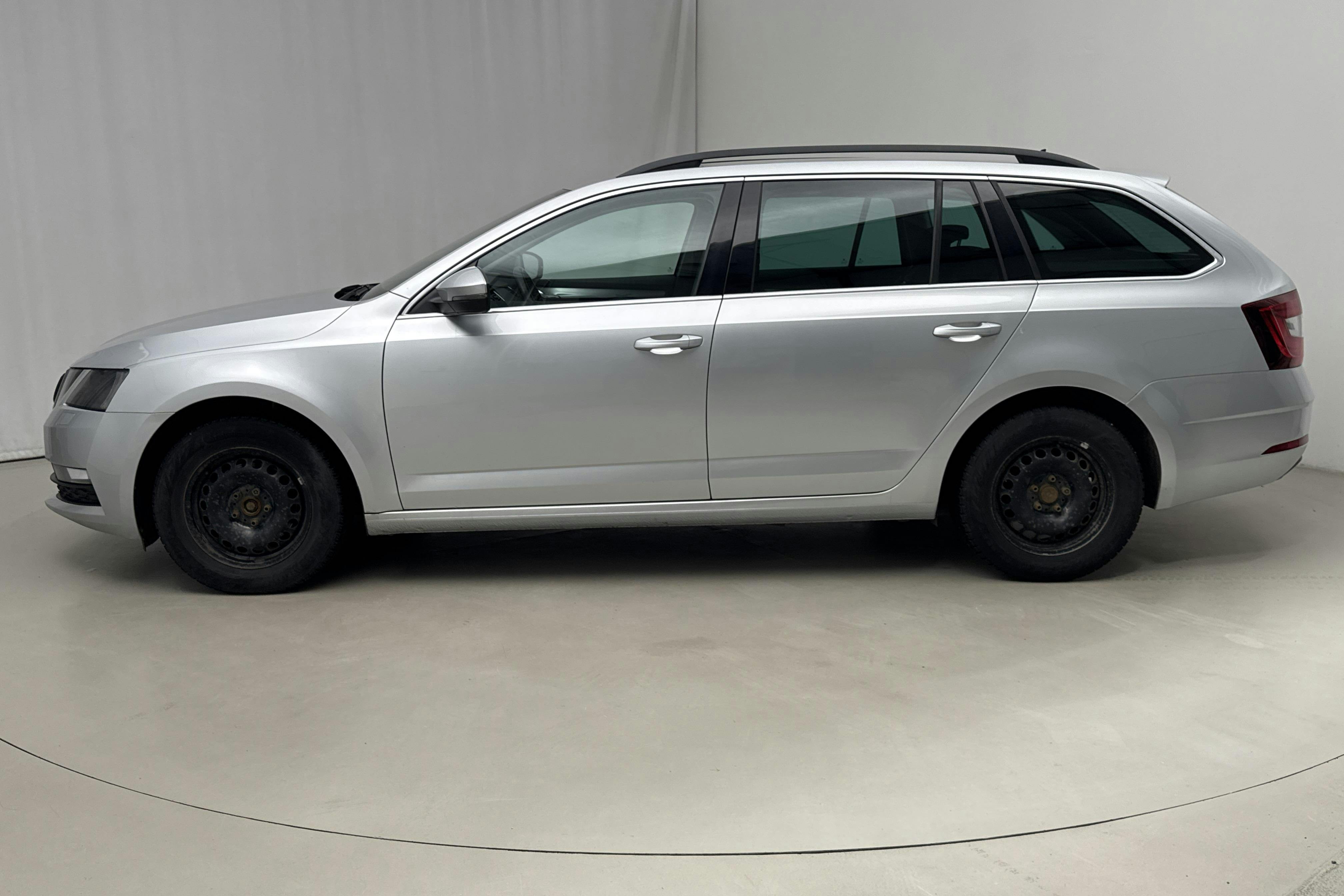 Esitlusfoto 2 aadressil 14: Skoda Octavia III 1.0 TSI Combi (115hk) - 175 770 km - Käsitsi - hõbe - 2019