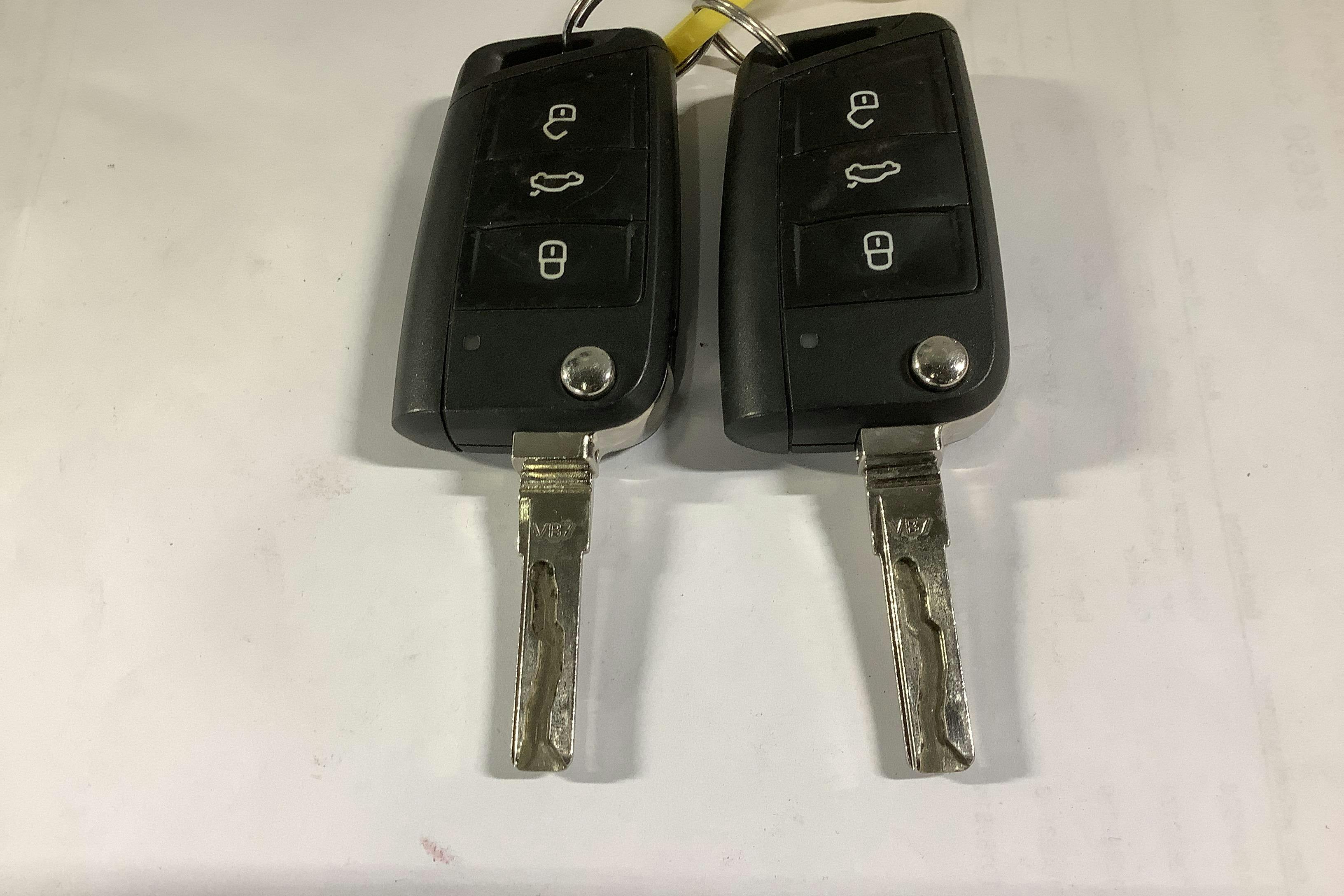 Presentation photo 15 of 15: VW Golf VII 1.4 TGI 5dr (110hk) - 42 560 km - Manual - gray - 2017