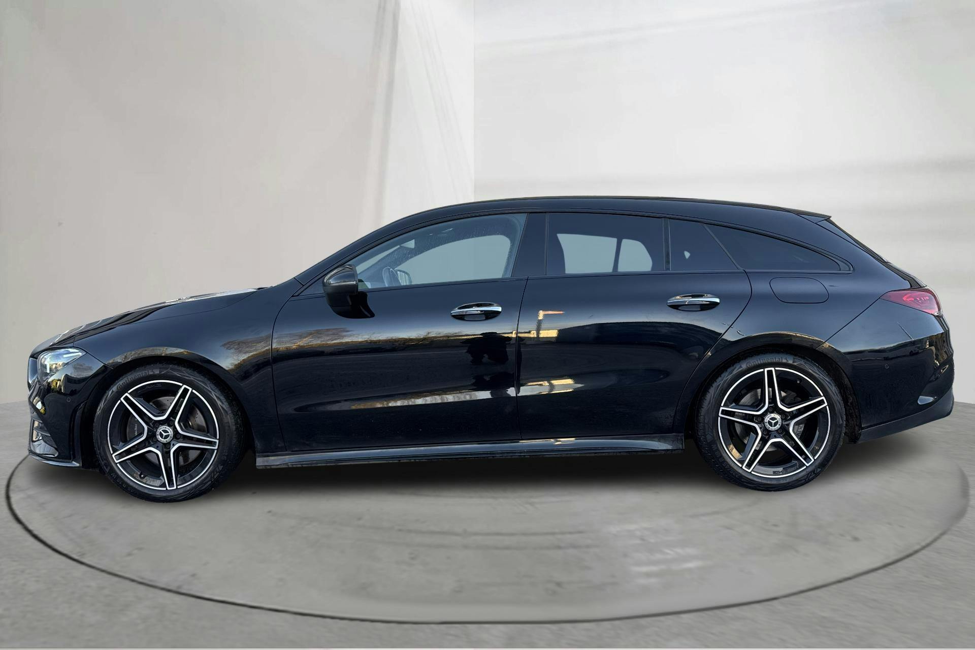 Presentation photo 2 of 19: Mercedes CLA 200 Shooting Brake X118 (163hk) - 121 960 km - Automatic - black - 2021