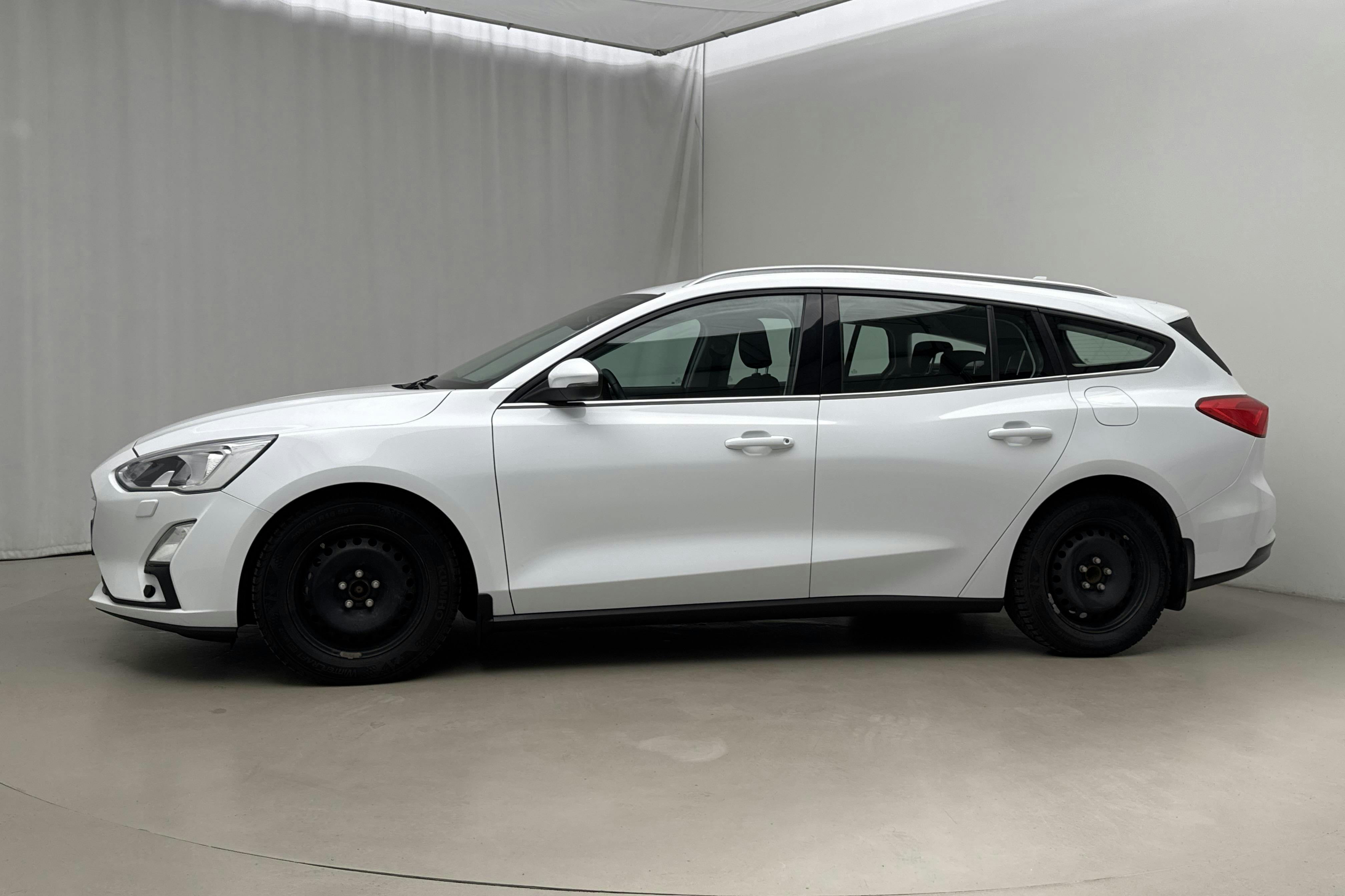 Presentationsfoto 2 av 17: Ford Focus 1.5 TDCi Kombi (120hk) - 11 678 mil - Manuell - vit - 2019