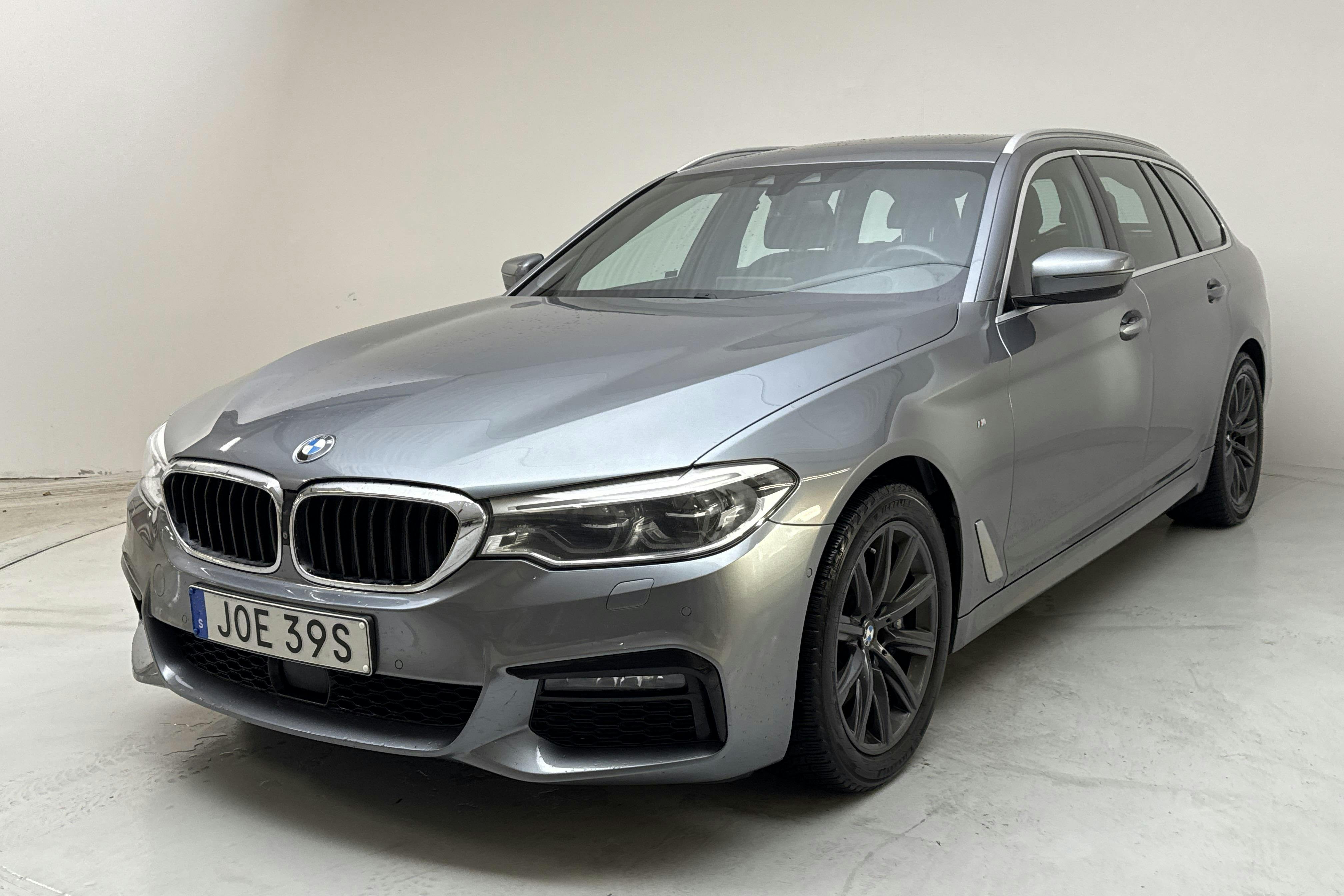 Presentation photo 1 of 17: BMW 530d xDrive Touring, G31 (265hk) - 220 000 km - Automatic - blue - 2019