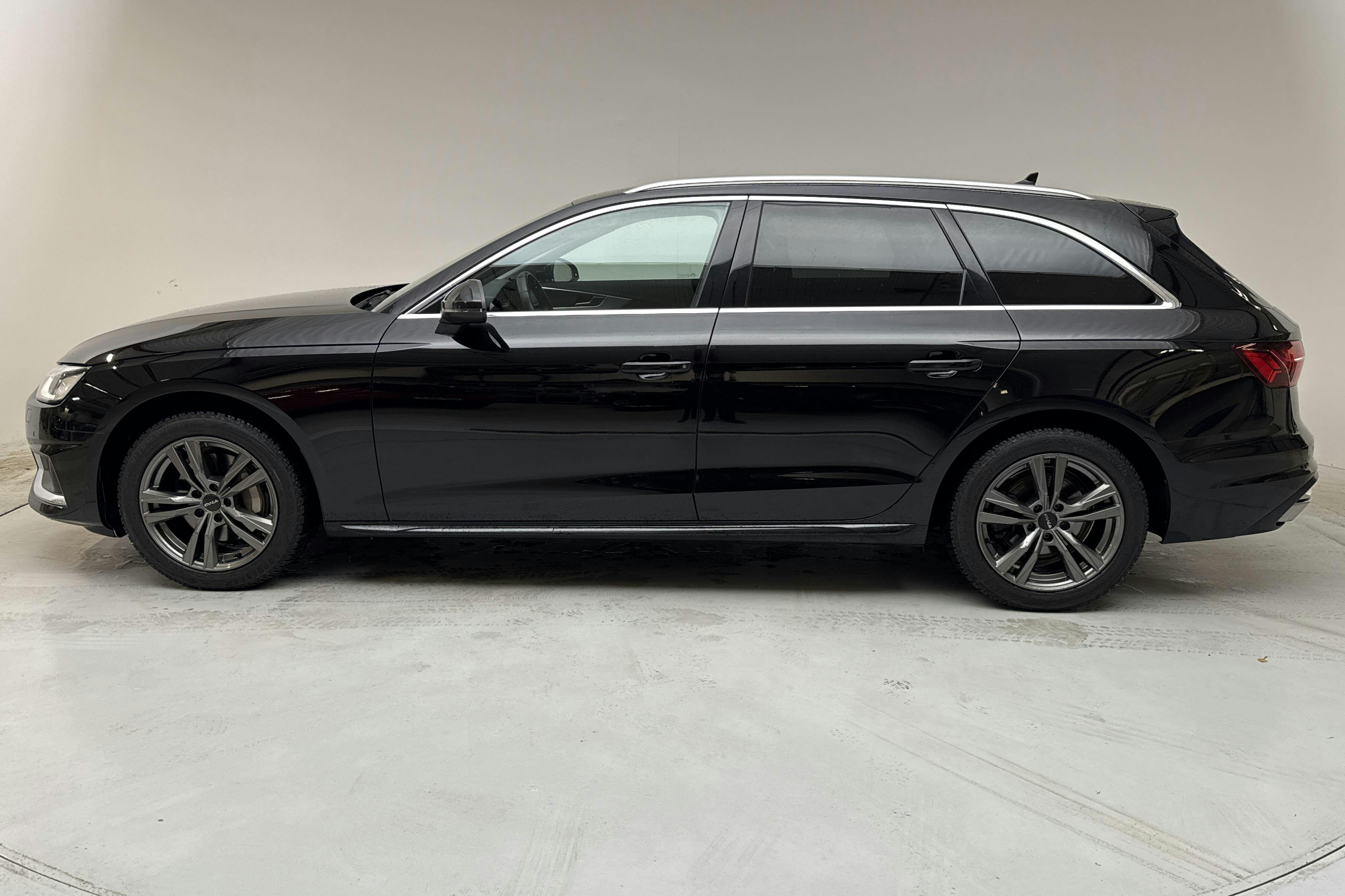 Presentation photo 2 of 15: Audi A4 Avant 40 TFSI quattro (204hk) - 142 520 km - Automatic - black - 2023