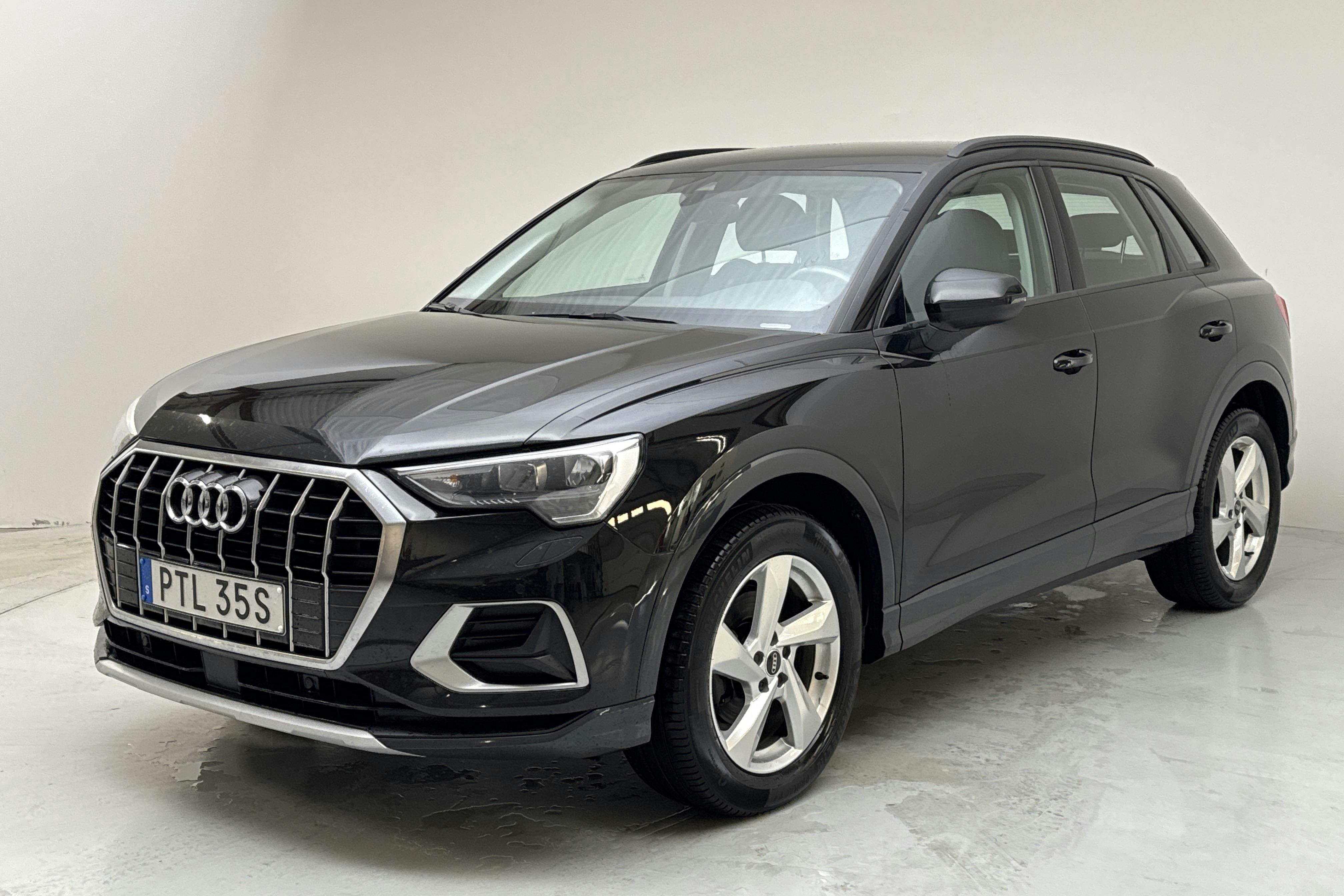 Presentation photo 1 of 15: Audi Q3 35 TFSI (150hk) - 130 770 km - Automatic - black - 2022