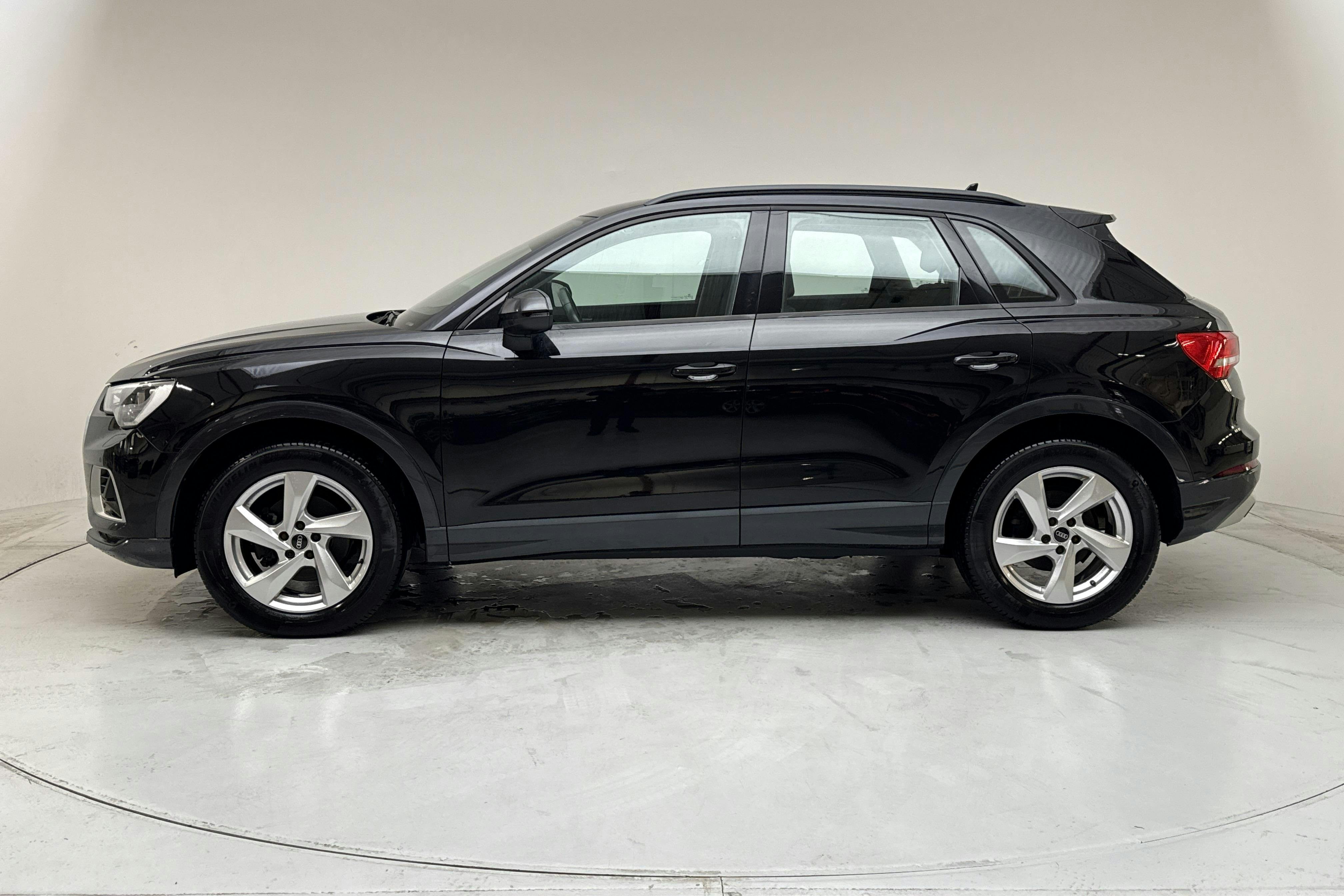 Presentation photo 2 of 15: Audi Q3 35 TFSI (150hk) - 130 770 km - Automatic - black - 2022