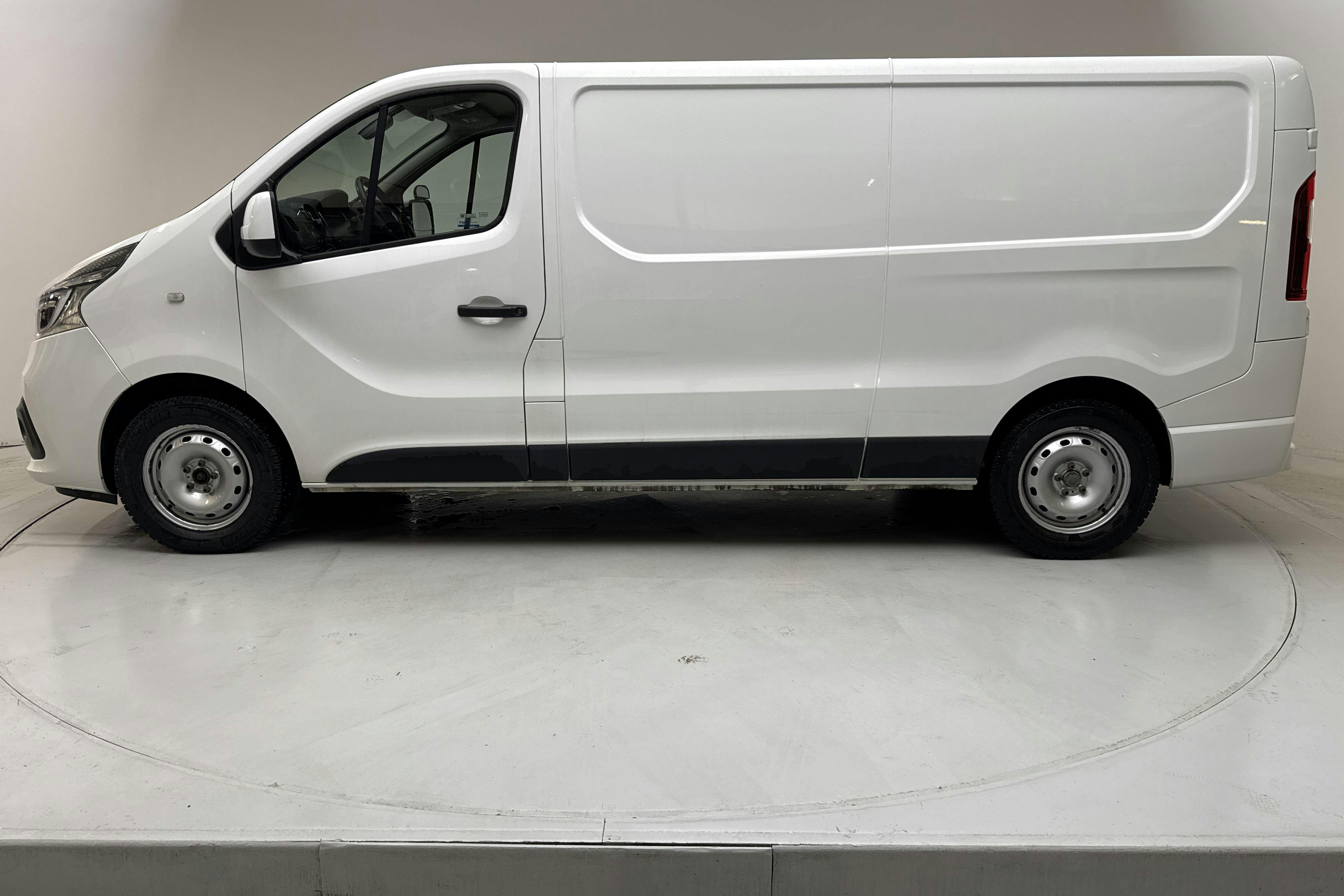 Presentationsfoto 2 av 13: Renault Trafic 2.0 dCi Skåp (145hk) - 7 085 mil - Automat - vit - 2021