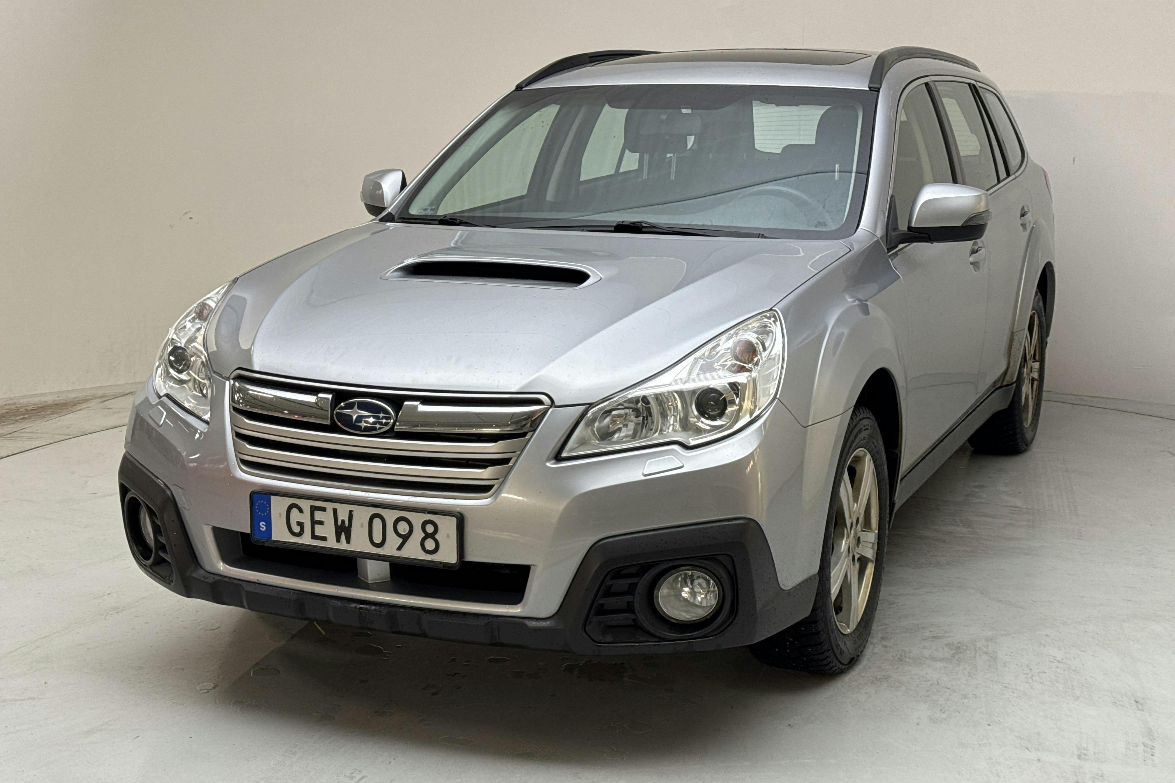 Presentation photo 1 of 15: Subaru Outback 2.0D (150hk) - 221 890 km - Automatic - silver - 2014