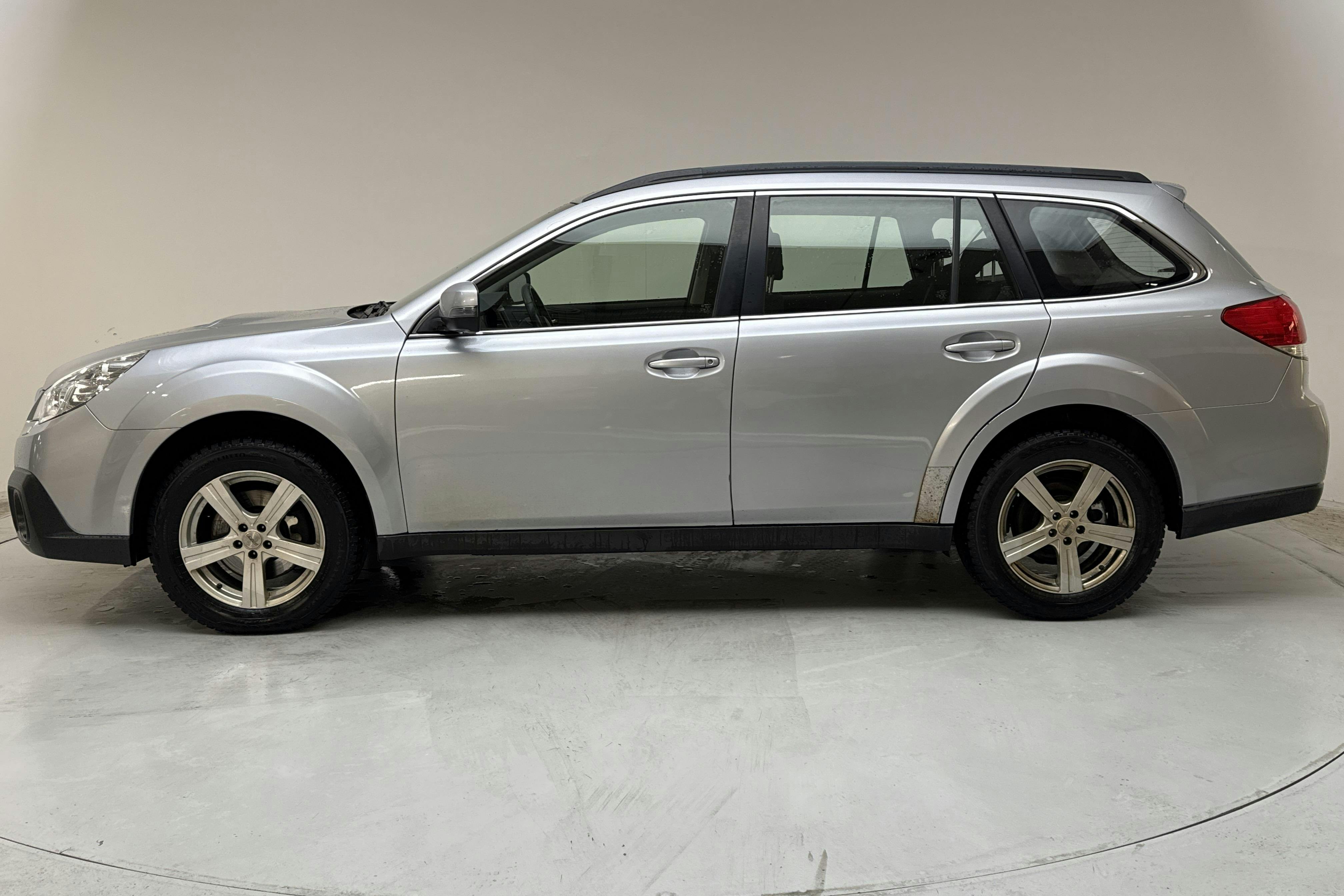Presentation photo 2 of 15: Subaru Outback 2.0D (150hk) - 221 890 km - Automatic - silver - 2014