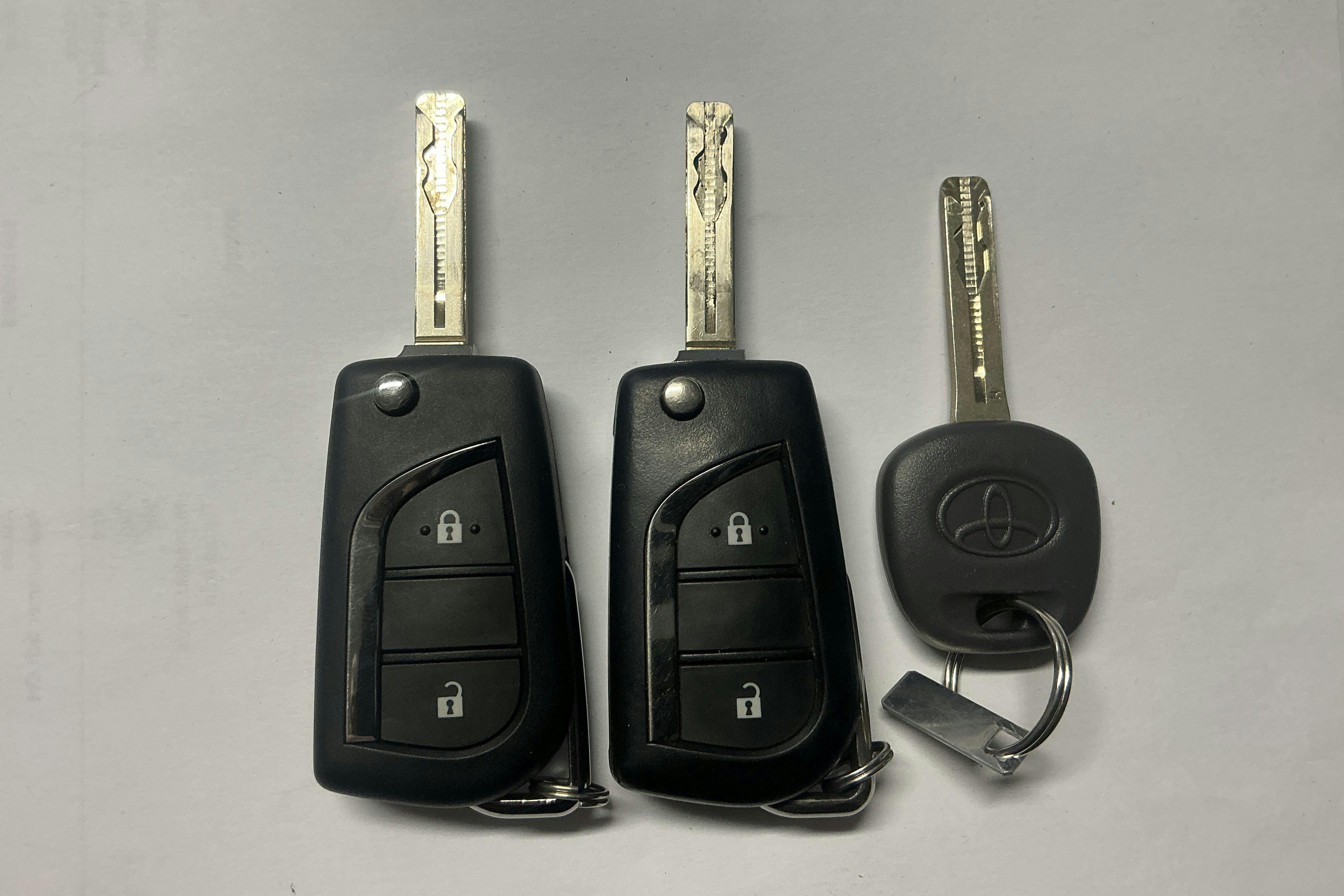 Presentation photo 14 of 14: Toyota Hilux 2.4 D 4WD (150hk) - 107 750 km - Manual - white - 2021