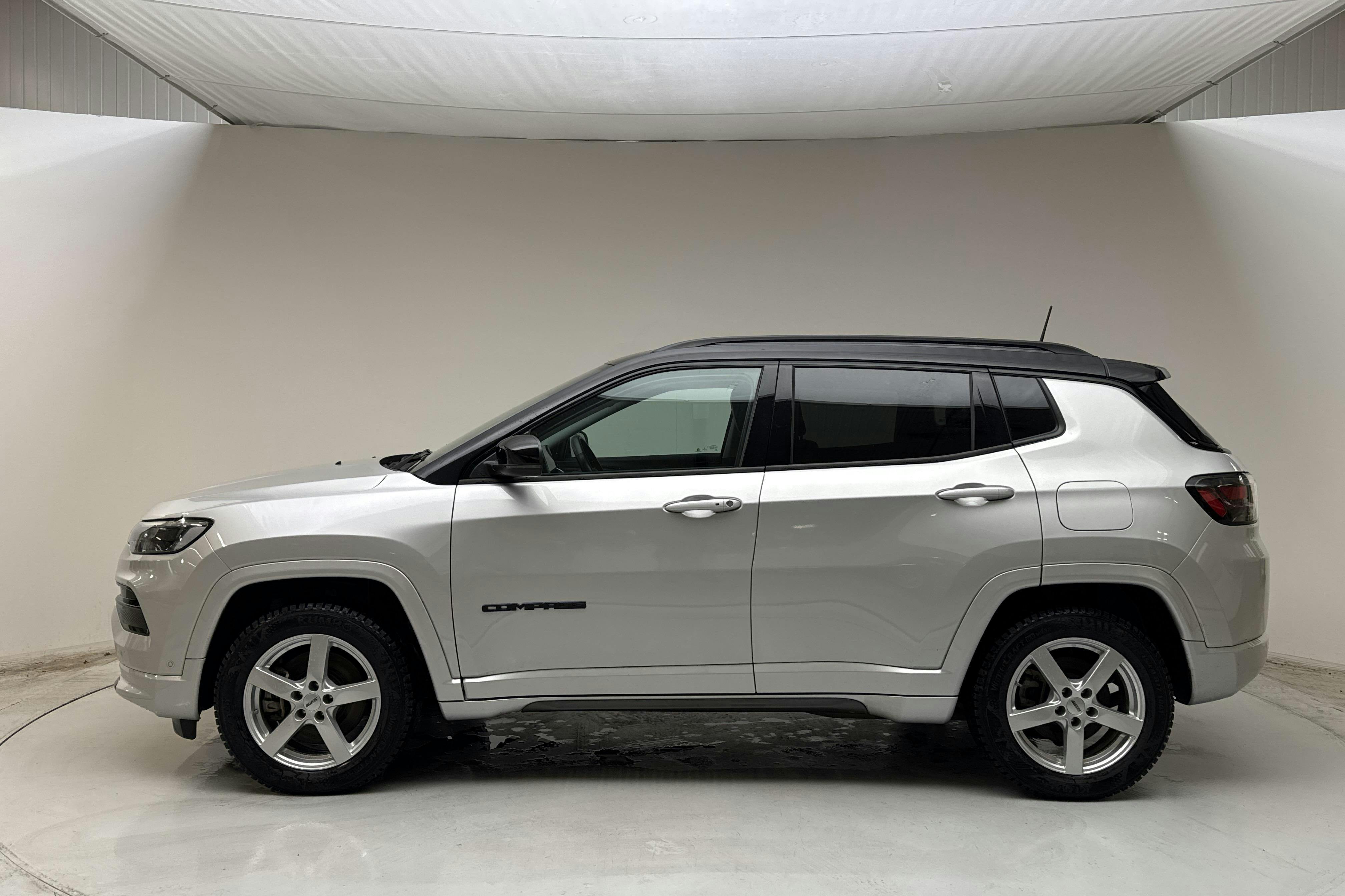 Presentation photo 2 of 16: Jeep Compass 1.3 PHEV 4WD (240hk) - 18 420 km - Automatic - gray - 2022