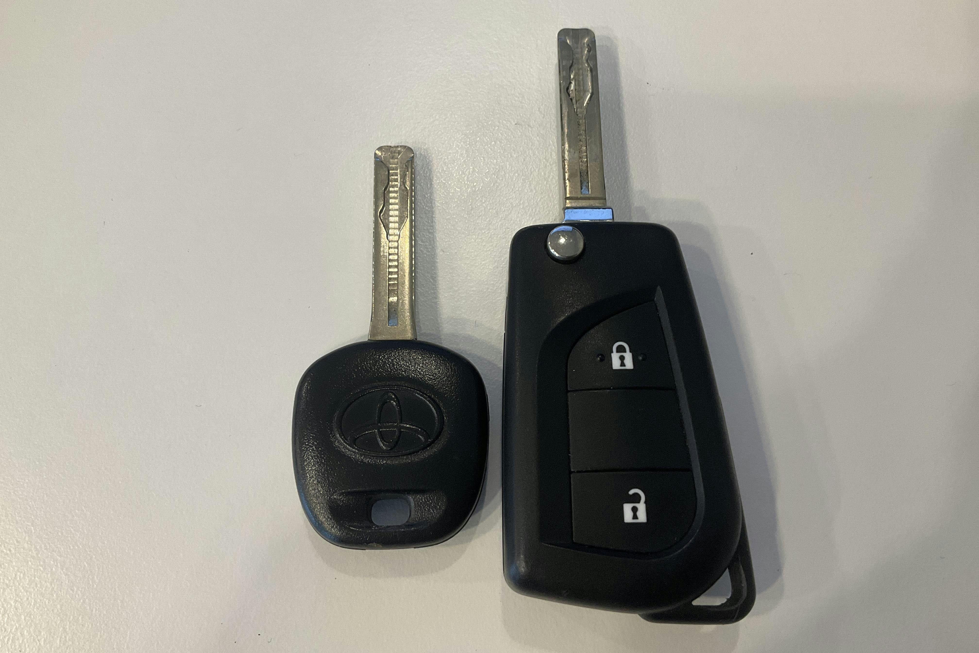 Presentation photo 20 of 20: Toyota Aygo 1.0 5dr (72hk) - 24 780 km - Manual - red - 2019