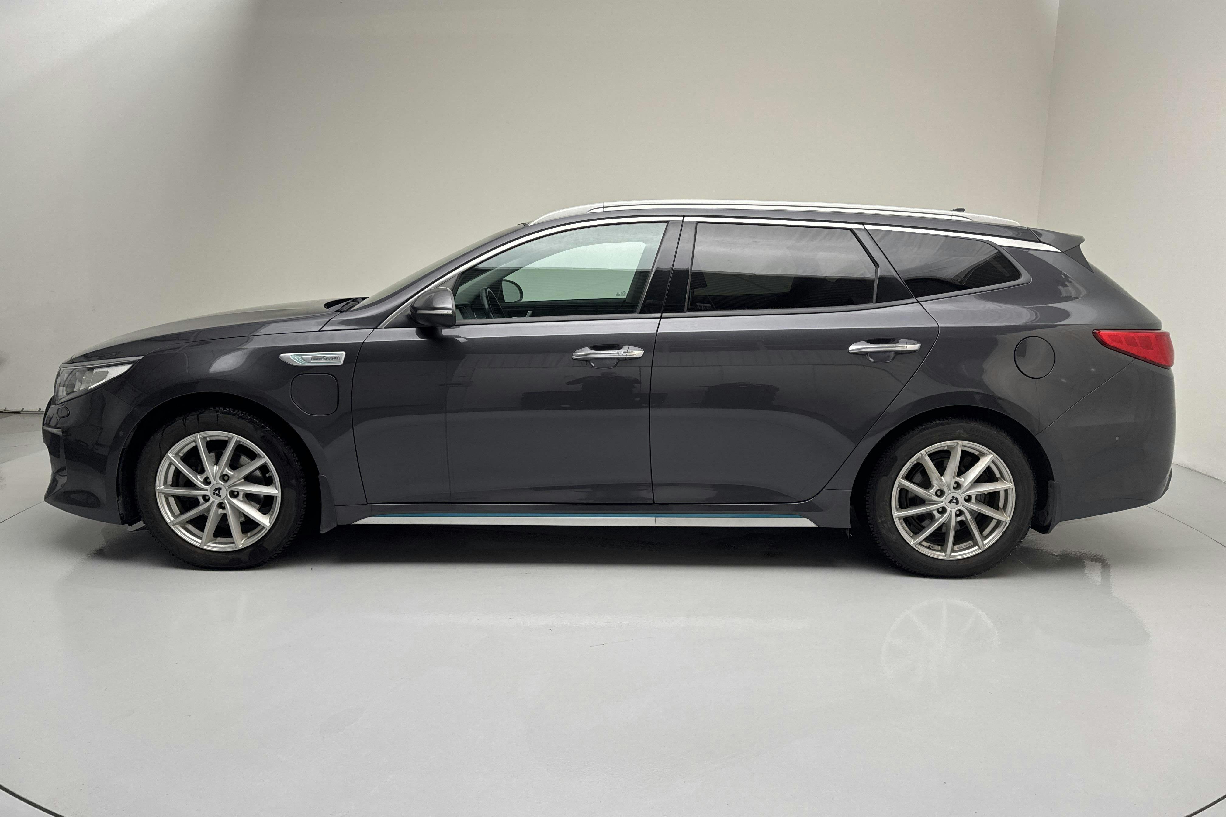 Präsentationsfoto 2 von 21: KIA Optima 2.0 GDi Plug-in Hybrid SW (205hk) - 131 370 Kilometer - Verkaufsautomat - grau - 2018