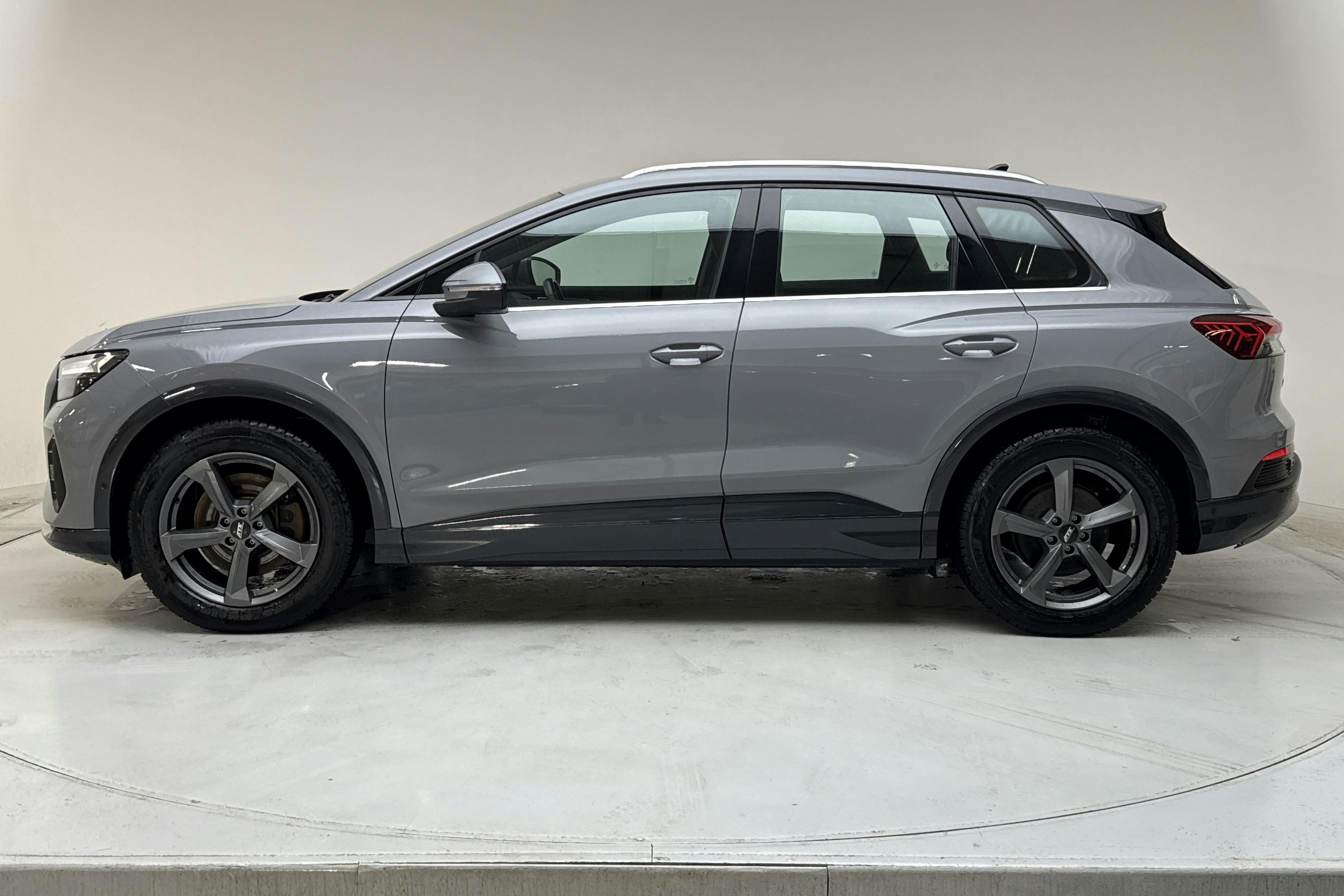 Presentation photo 2 of 18: Audi Q4 40 e-tron 77kWh (204hk) - 157 080 km - Automatic - gray - 2023