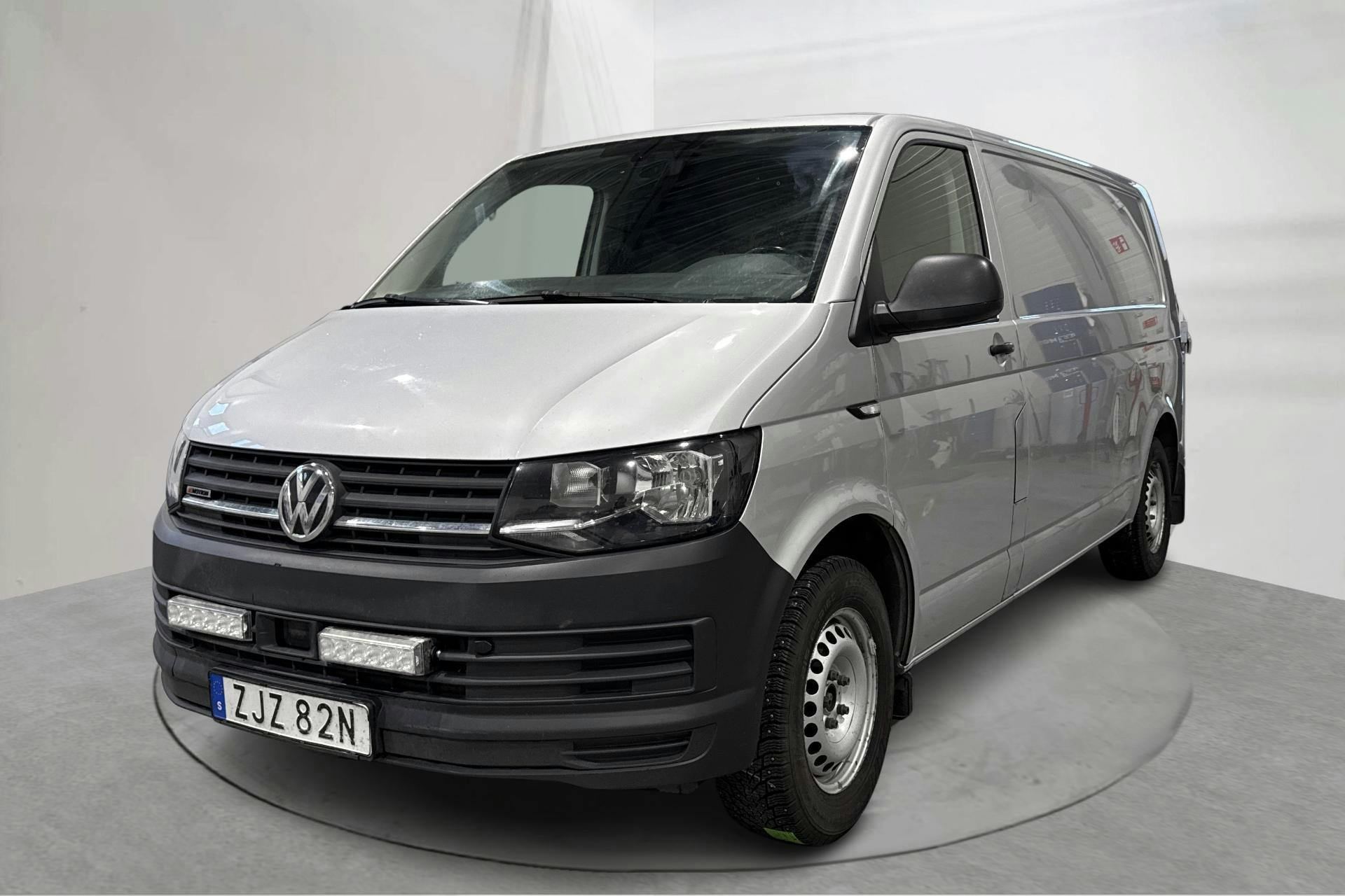 Presentation photo 1 of 13: VW Transporter T6 2.0 TDI BMT Skåp 4MOTION (150hk) - 277 250 km - Manual - silver - 2019