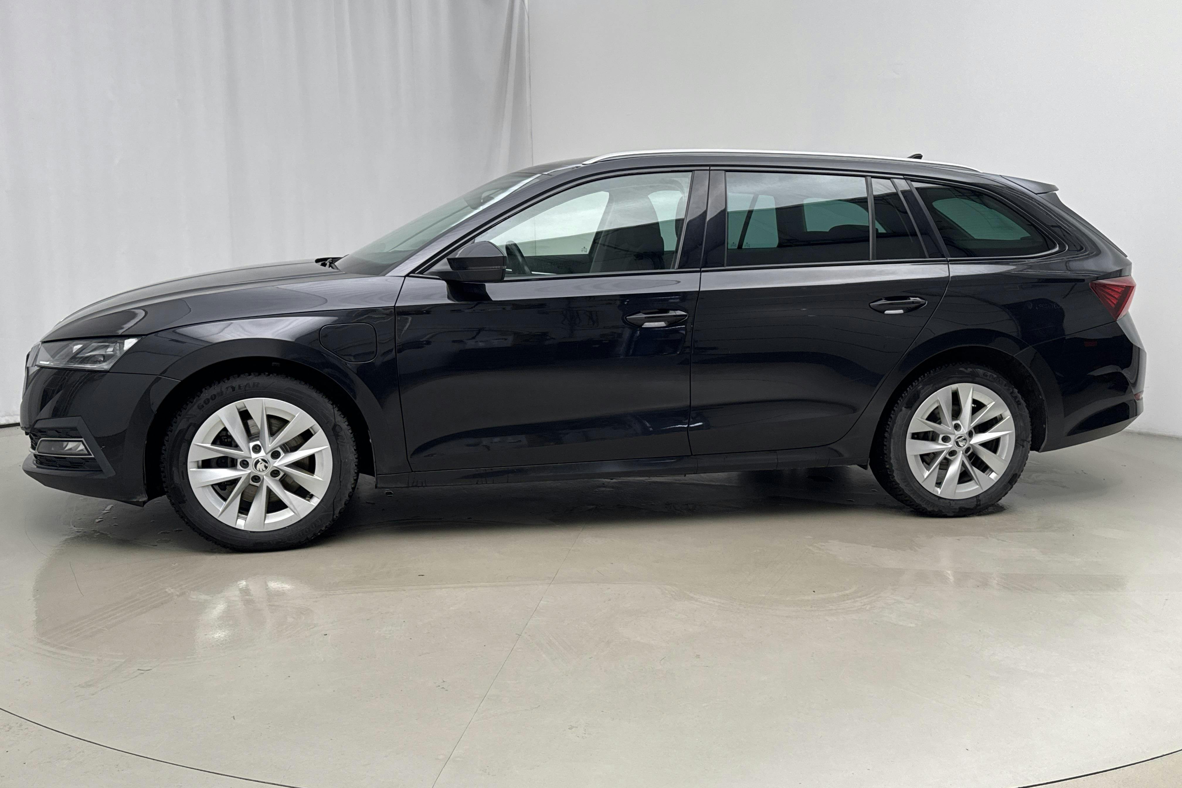Presentation photo 2 of 19: Skoda Octavia 1.4 iV PHEV Combi (204hk) - 123 320 km - Automatic - black - 2021