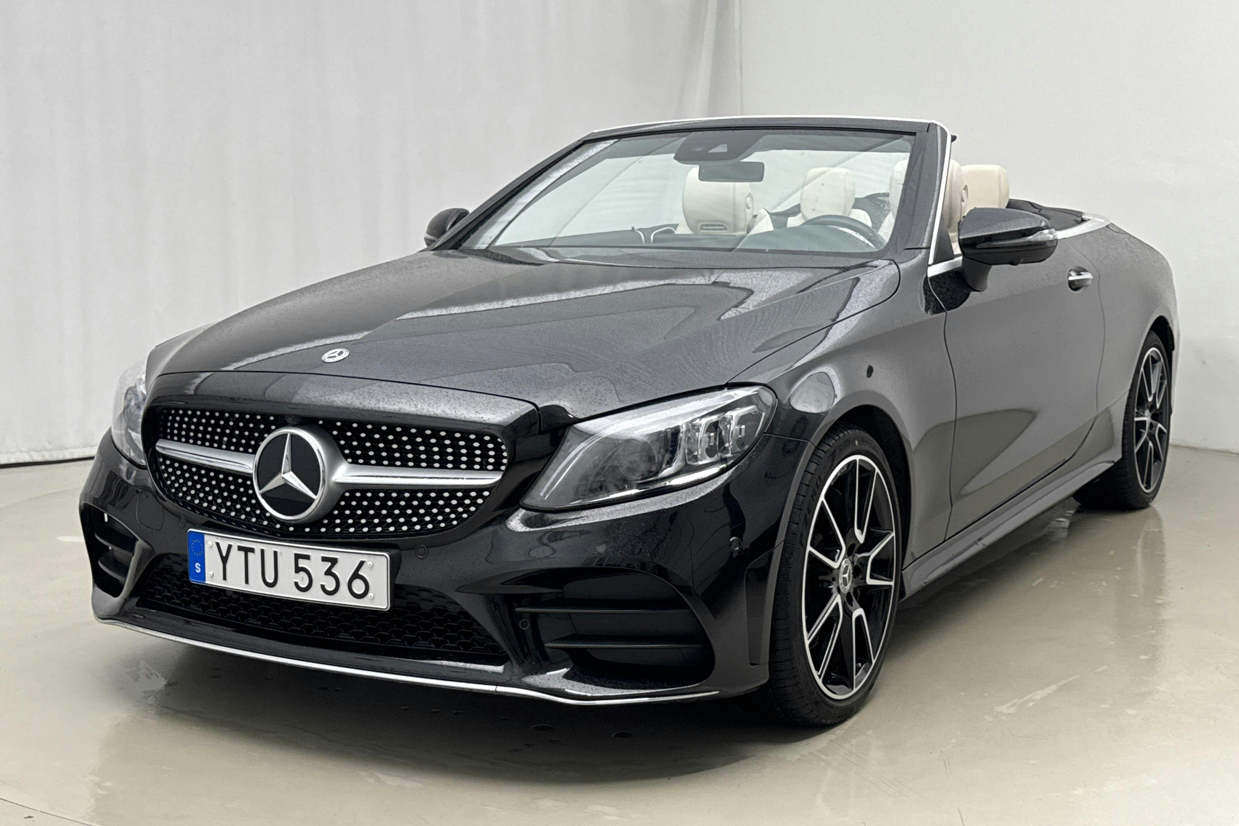 Mercedes C 300 Cabriolet A205 (258hk) - 30 190 km - Automaatne - must - 2019