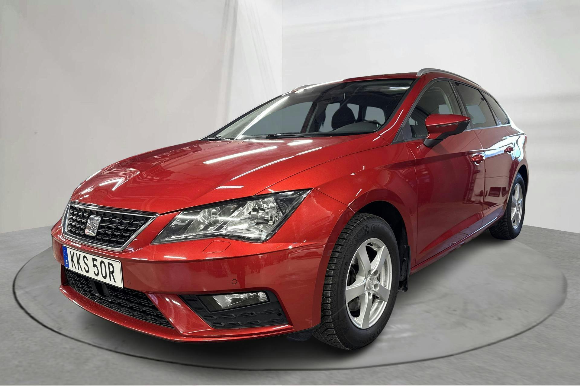 Presentationsfoto 1 av 15: Seat Leon 1.5 TGI ST (130hk) - 6 984 mil - Automat - röd - 2020