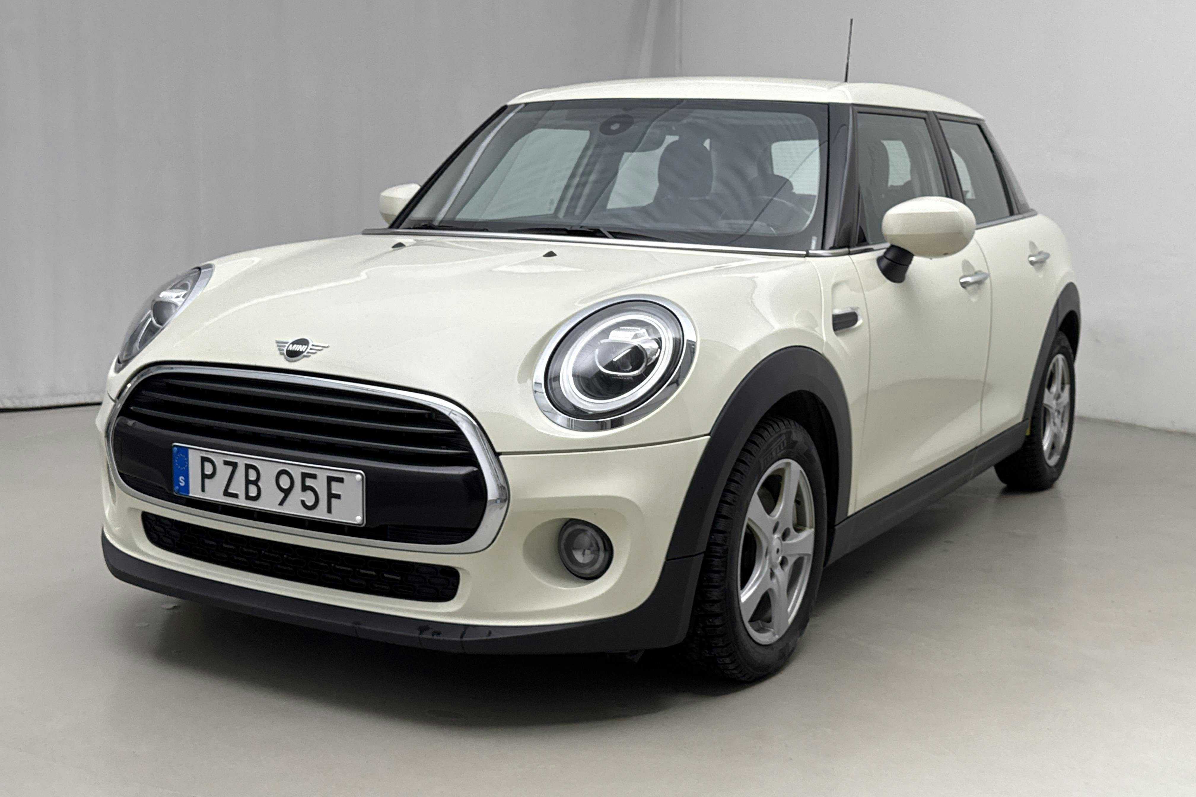 Presentation photo 1 of 15: MINI Cooper Hatch 5dr, F55 (136hk) - 126 480 km - Automatic - white - 2021