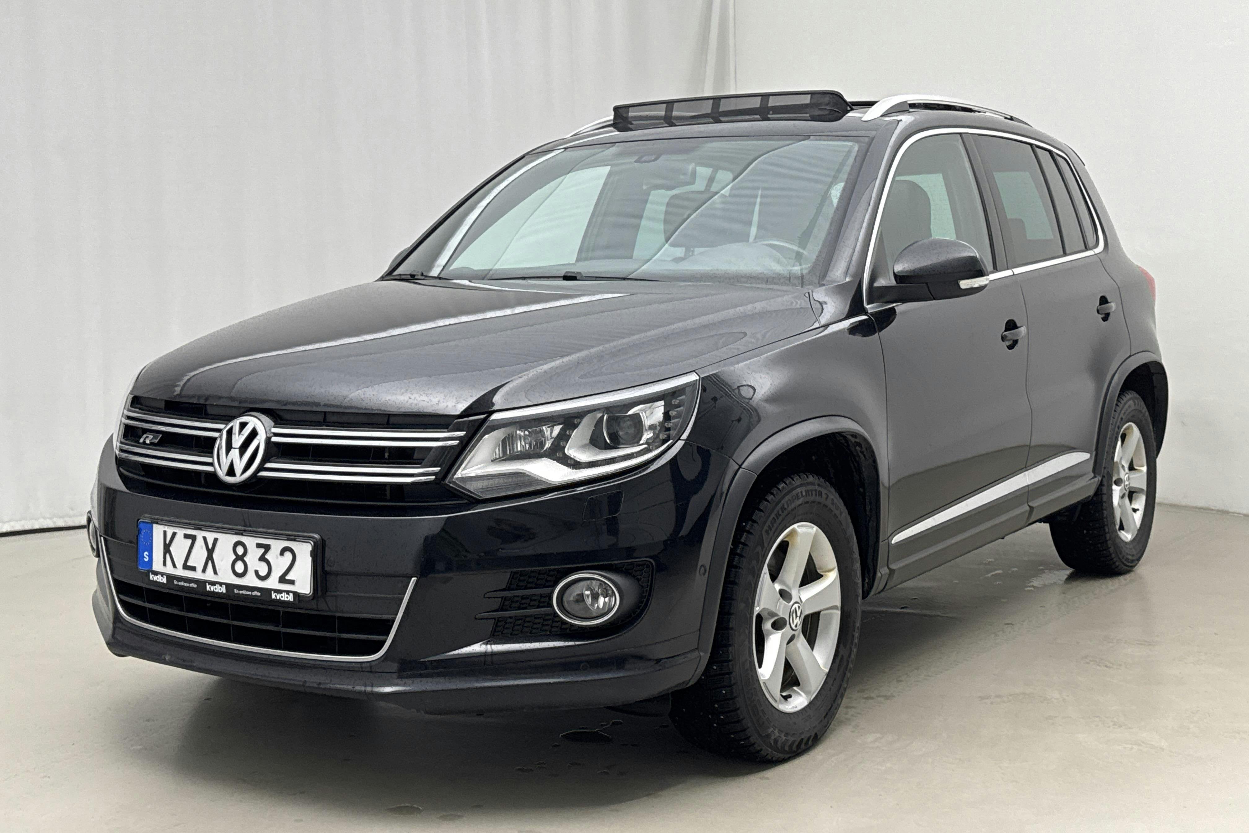 Presentationsfoto 1 av 23: VW Tiguan 2.0 TDI 4MOTION BlueMotion Technology (184hk) - 16 255 mil - Automat - svart - 2016