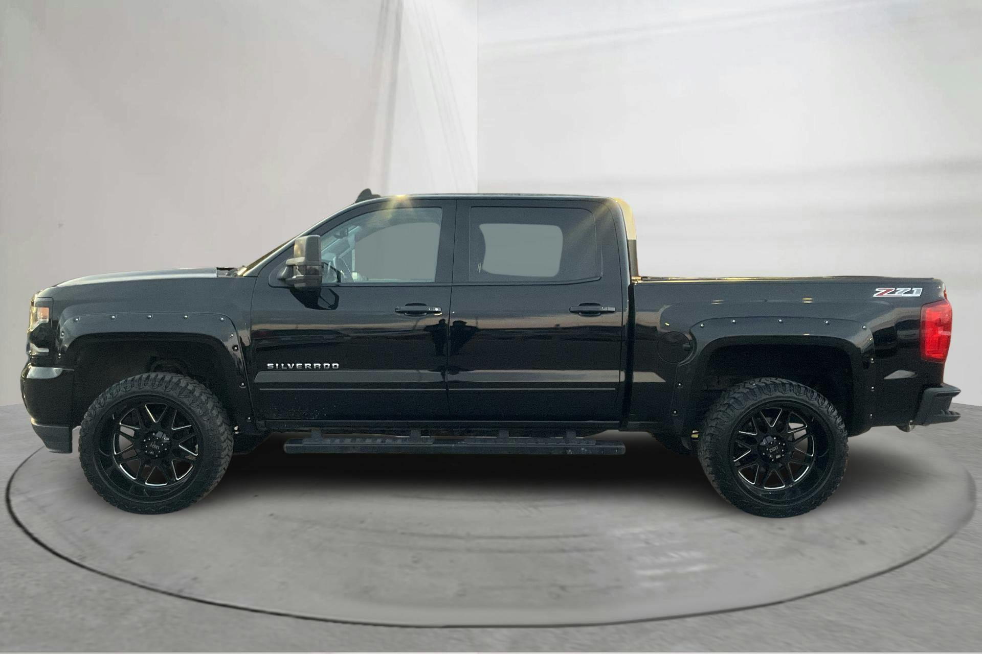 Presentation photo 2 of 18: Chevrolet Silverado 1500 Crew Cab E85 4WD (360hk) - 140 290 km - Automatic - black - 2017