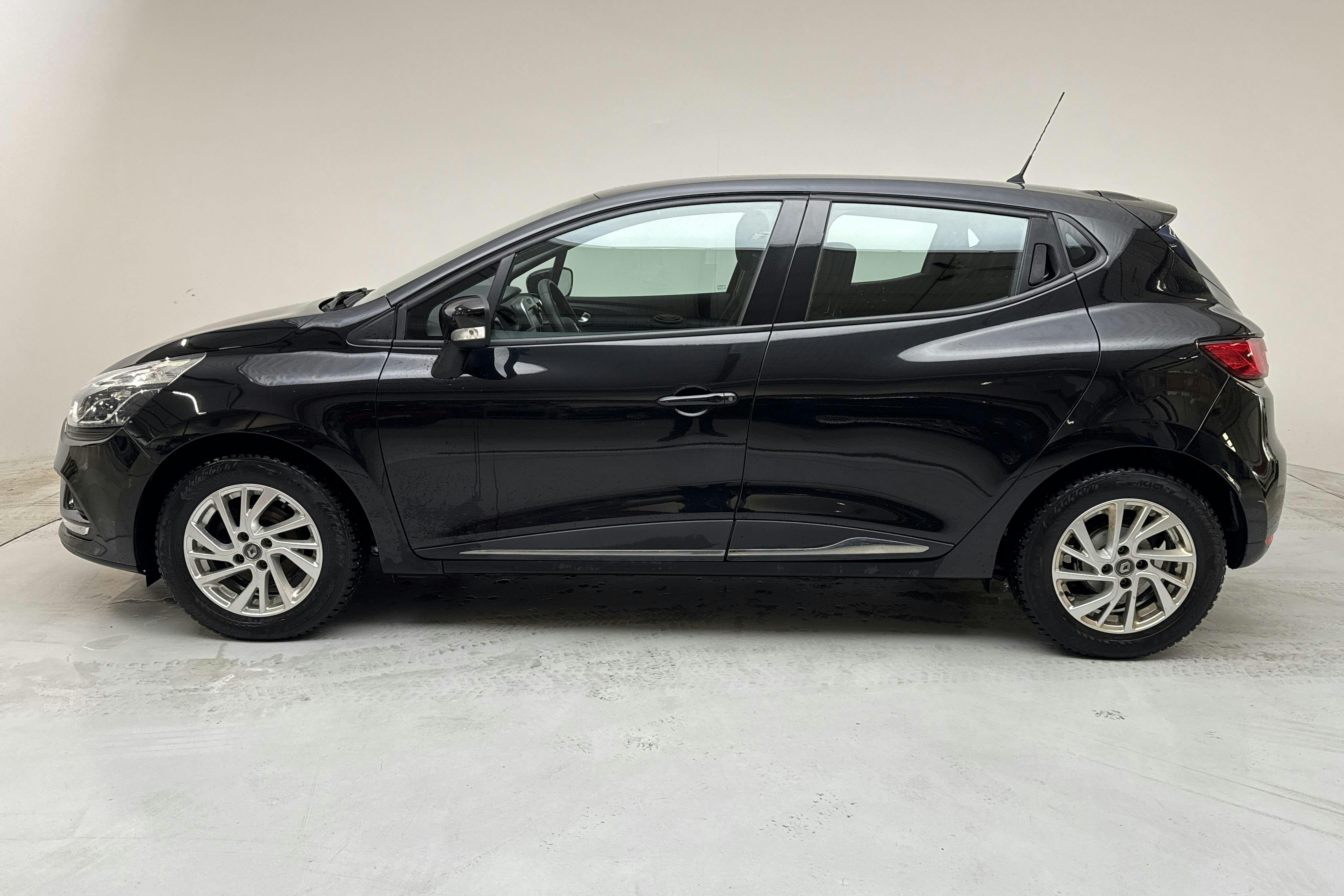 Presentation photo 2 of 12: Renault Clio IV 0.9 TCe 90 5dr (90hk) - 52 430 km - Manual - black - 2019