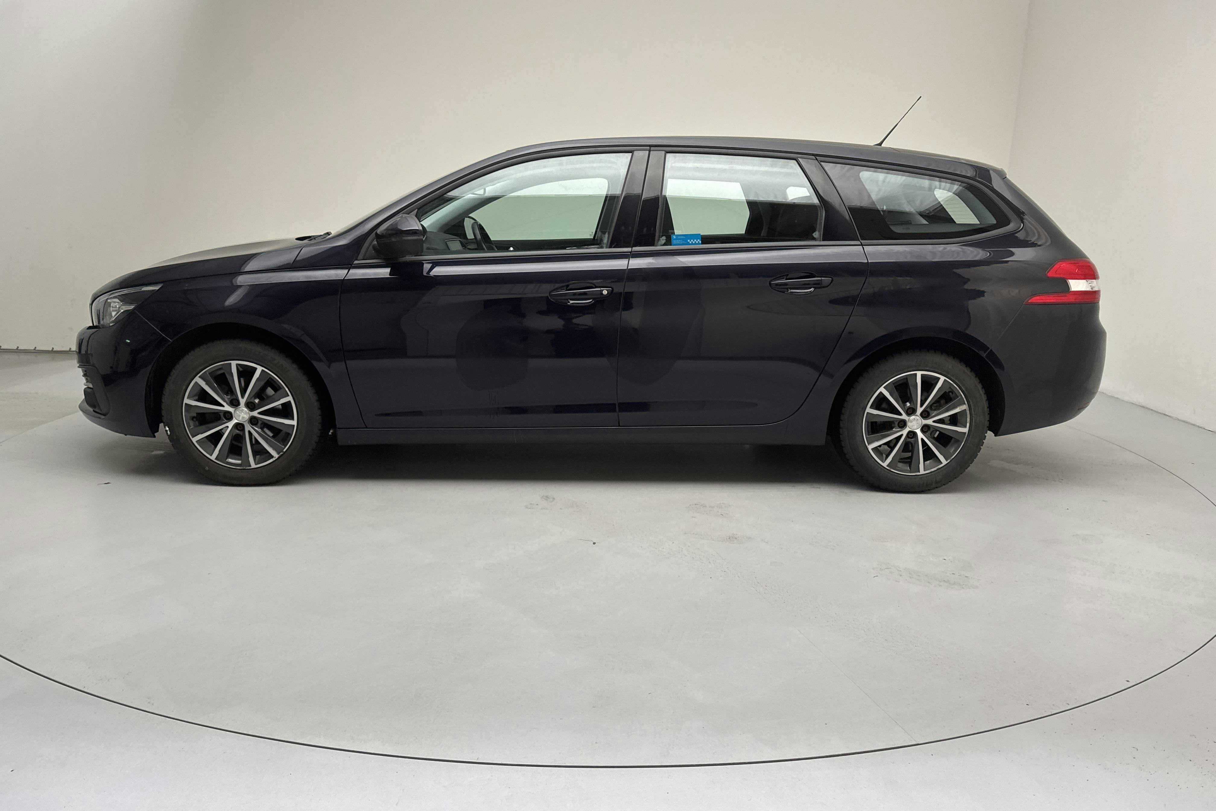 Esitlusfoto 2 aadressil 12: Peugeot 308 SW PureTech (110hk) - 66 900 km - Käsitsi - Dark Blue - 2019