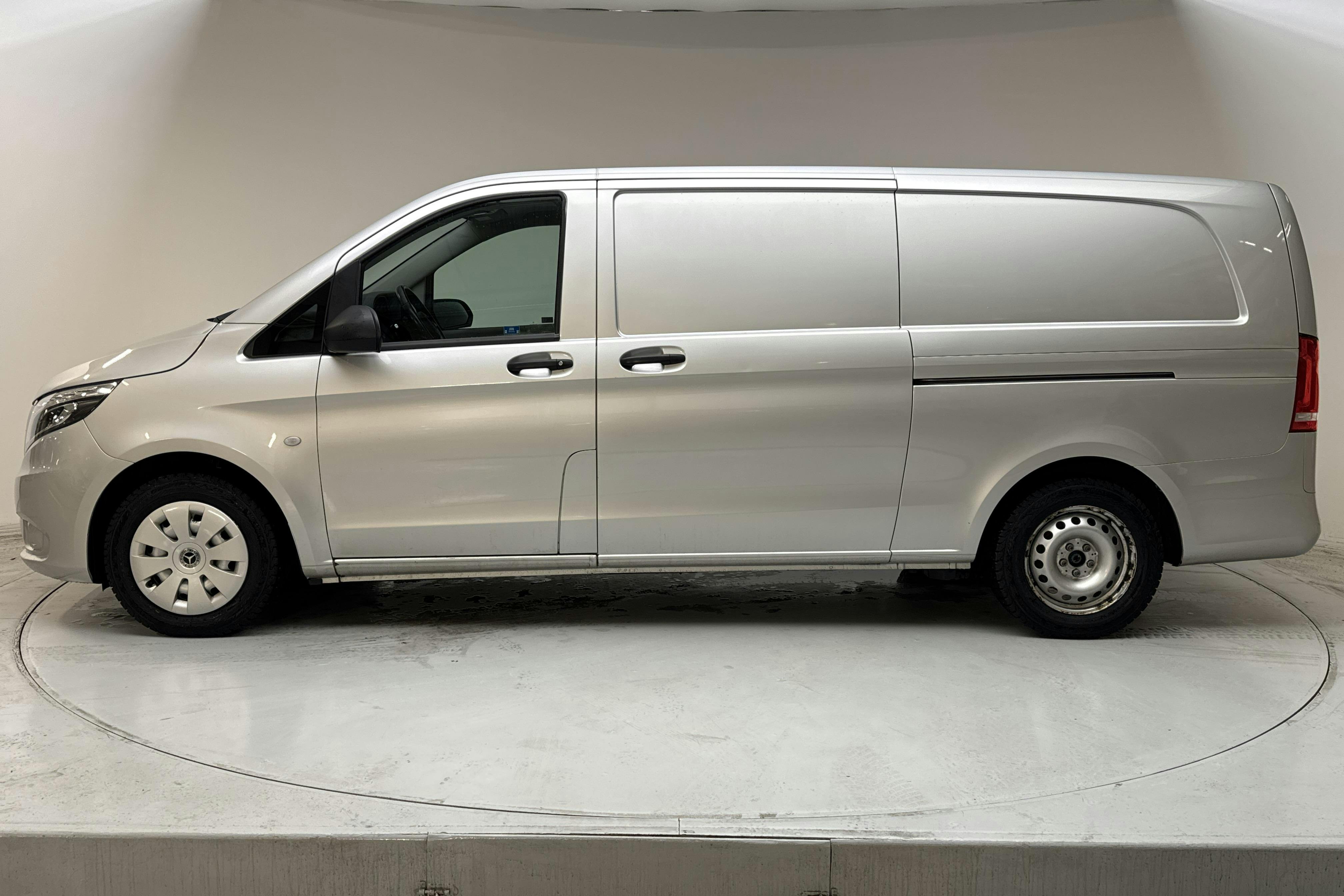 Presentation photo 2 of 12: Mercedes Vito 116 CDI W640 (163hk) - 140 860 km - Automatic - silver - 2021