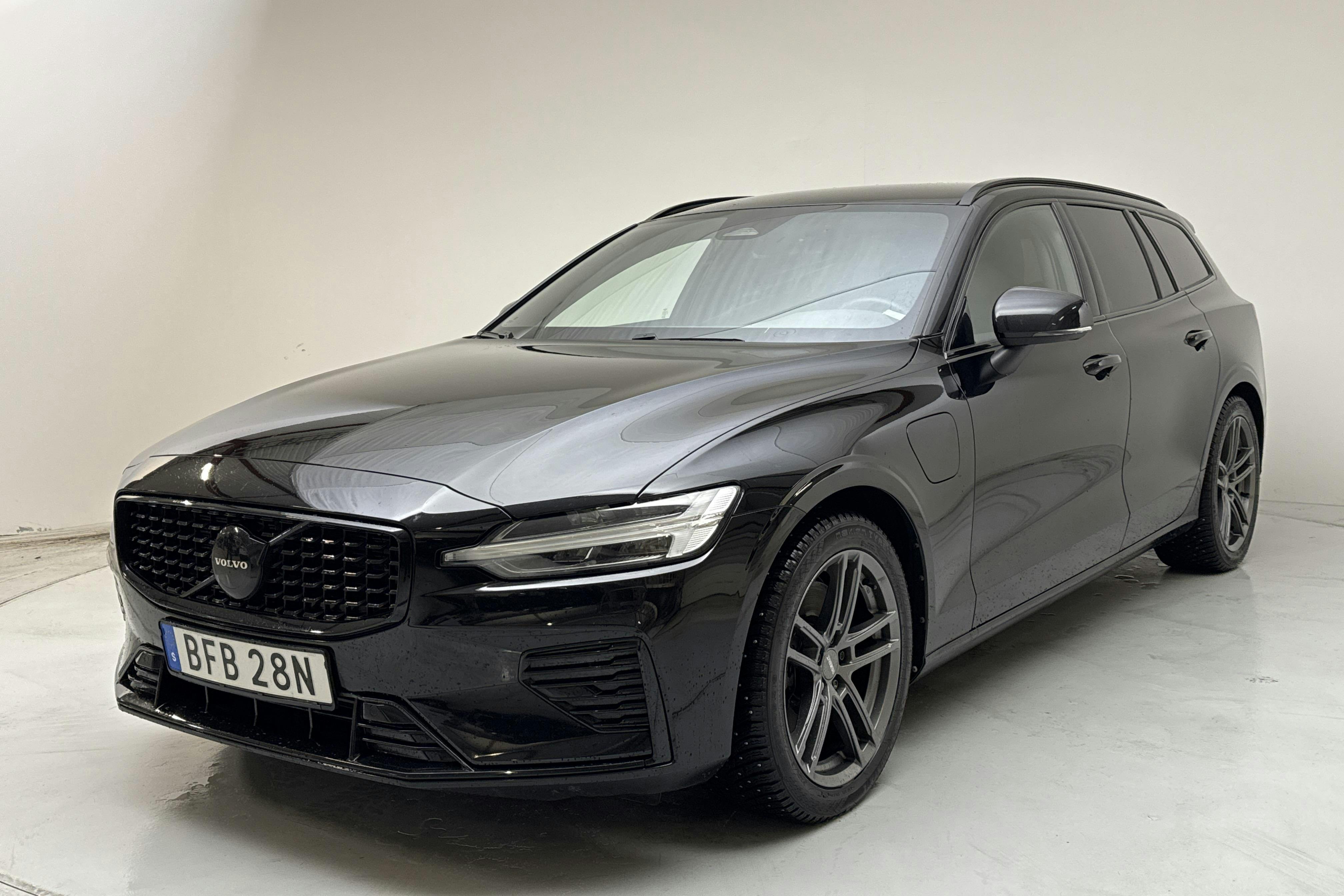 Presentation photo 1 of 18: Volvo V60 T6 AWD Recharge (350hk) - 75 020 km - Automatic - black - 2023