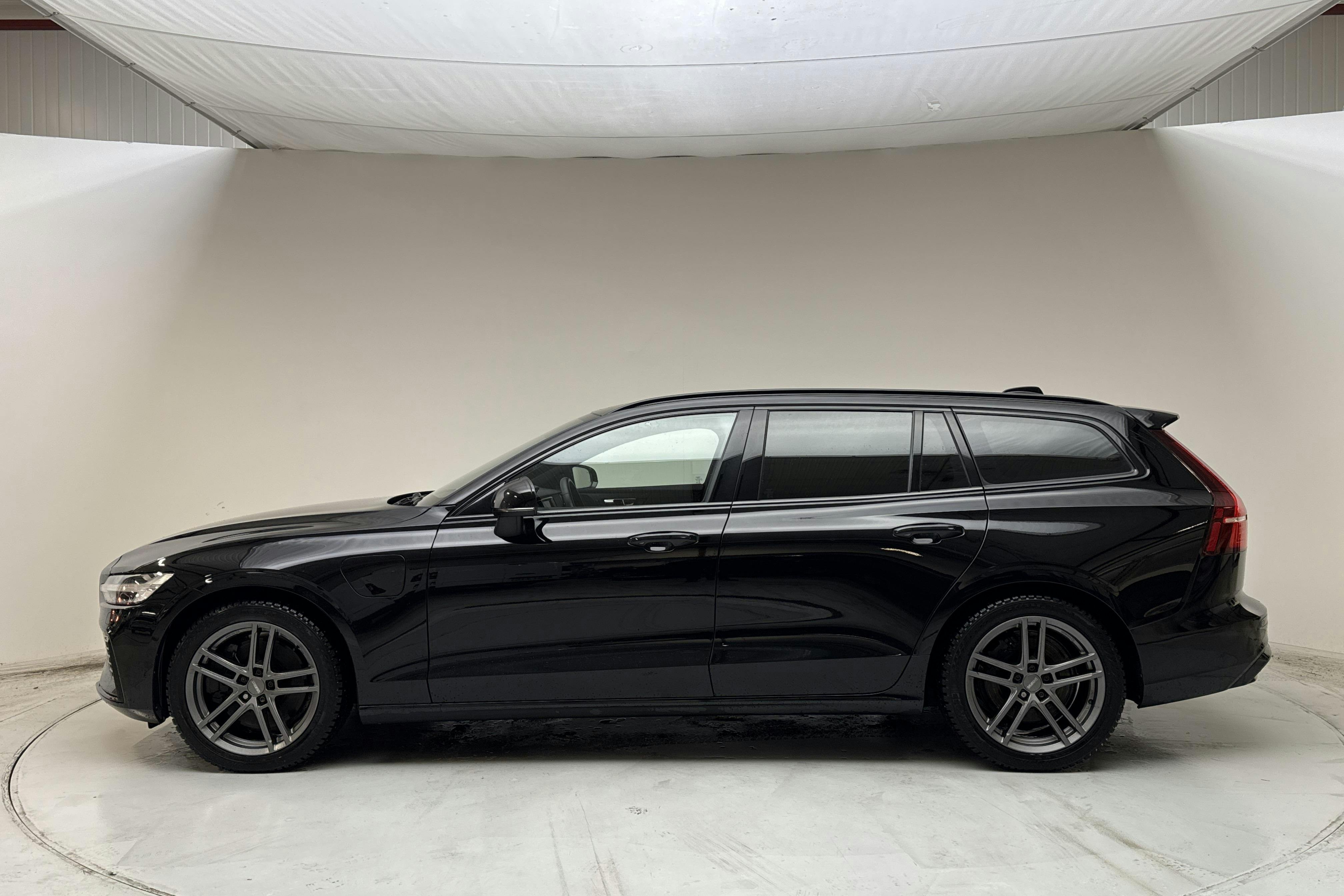 Presentation photo 2 of 18: Volvo V60 T6 AWD Recharge (350hk) - 75 020 km - Automatic - black - 2023