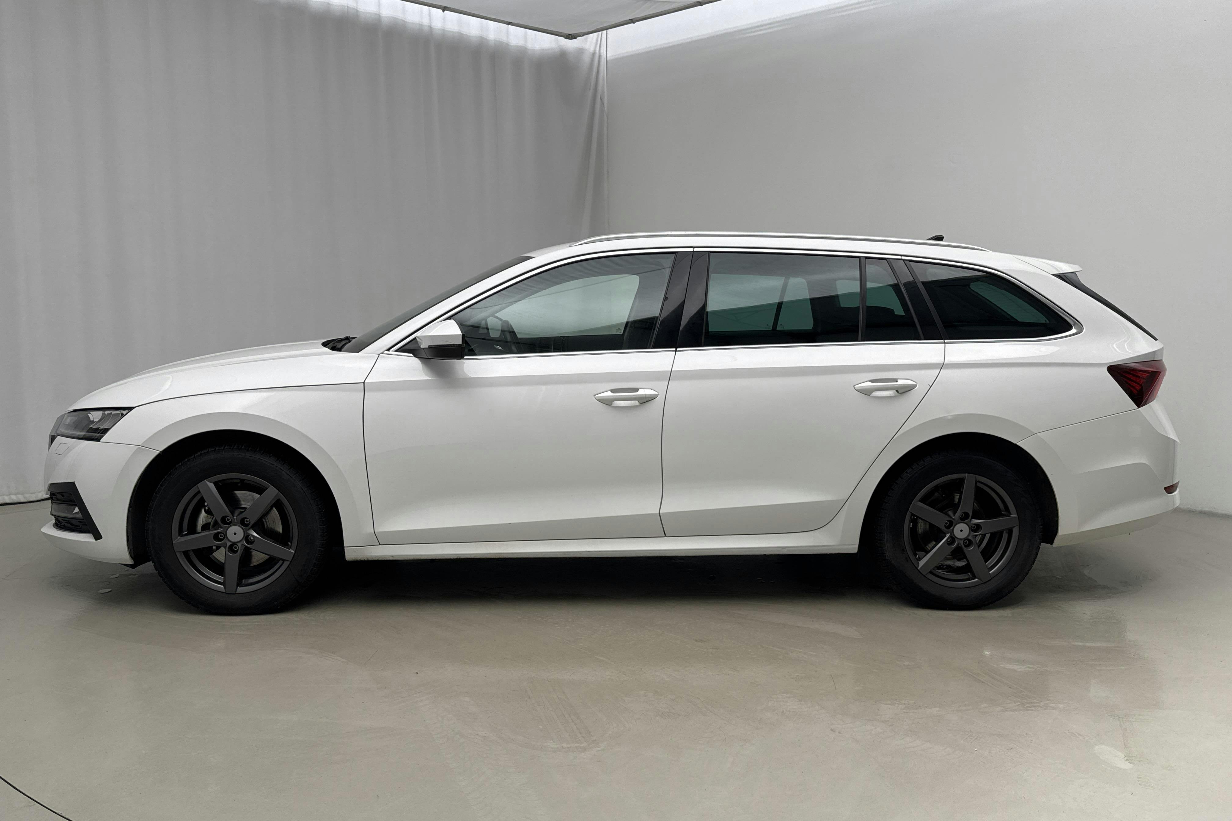 Presentation photo 2 of 18: Skoda Octavia G-TEC 1.5 TSI Combi (130hk) - 36 440 km - Automatic - white - 2023