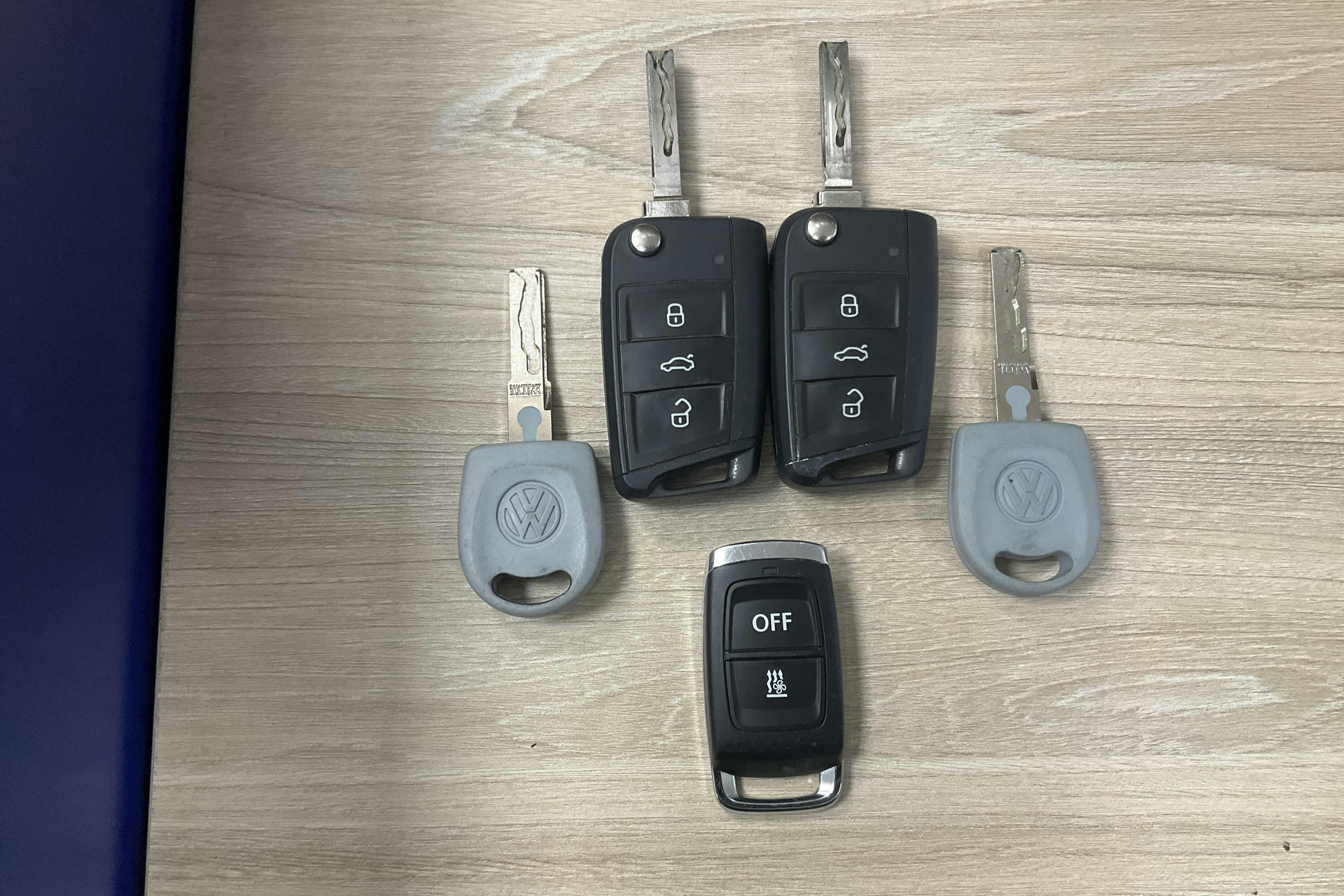 Presentation photo 14 of 14: VW Transporter Pickup T6.1 TDI (110hk) - 65 580 km - Manual - gray - 2023